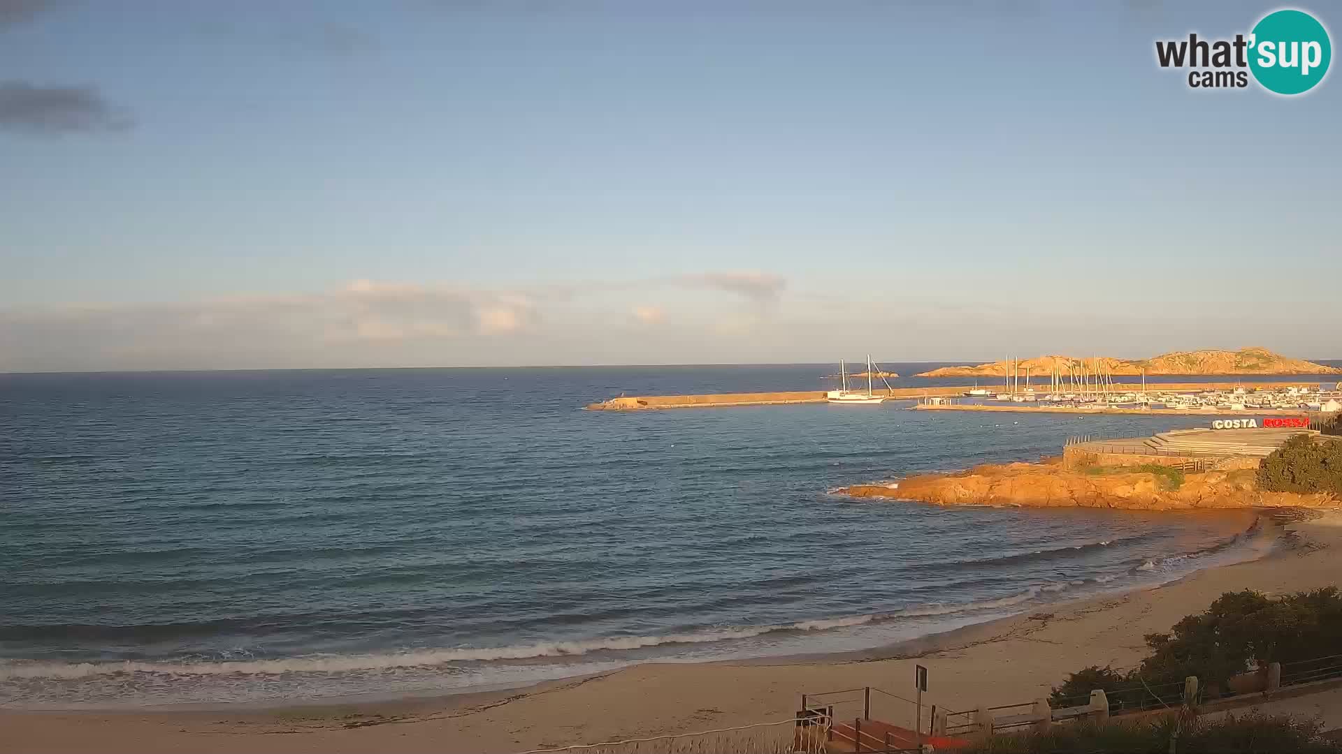 Webcam della spiaggia di Isola Rossa – Vista in diretta della meravigliosa costa della Sardegna