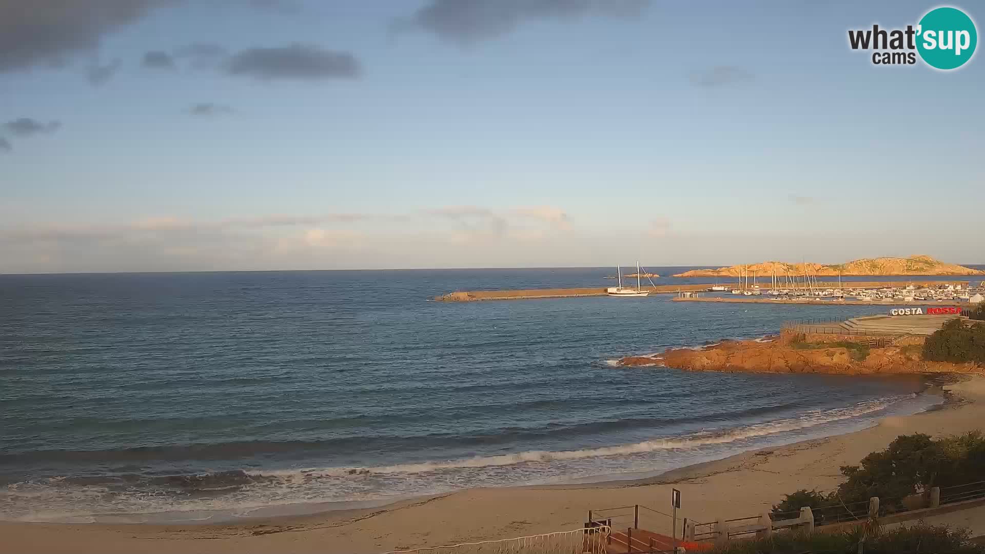 Webcam della spiaggia di Isola Rossa – Vista in diretta della meravigliosa costa della Sardegna