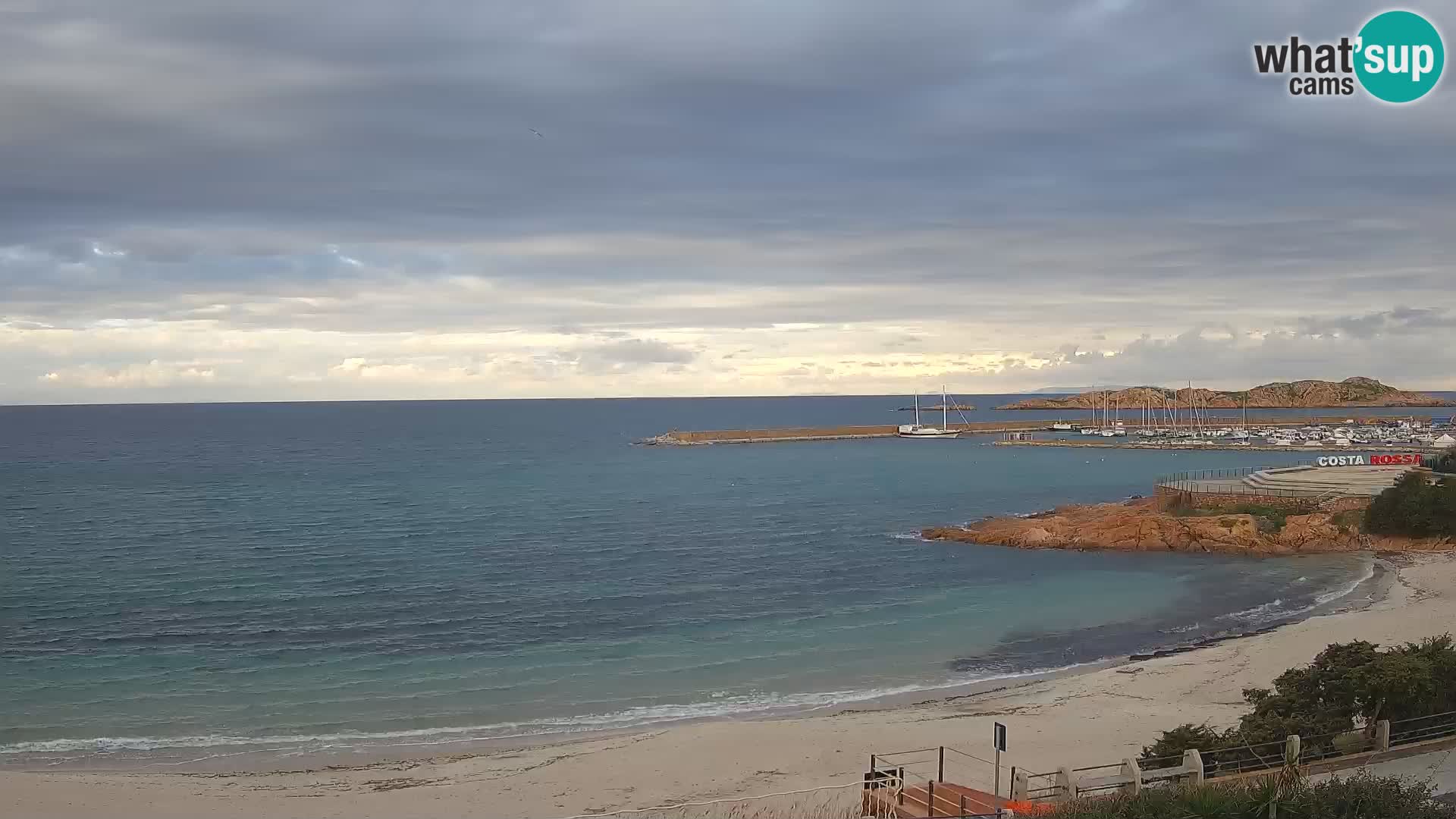 Webcam della spiaggia di Isola Rossa – Vista in diretta della meravigliosa costa della Sardegna