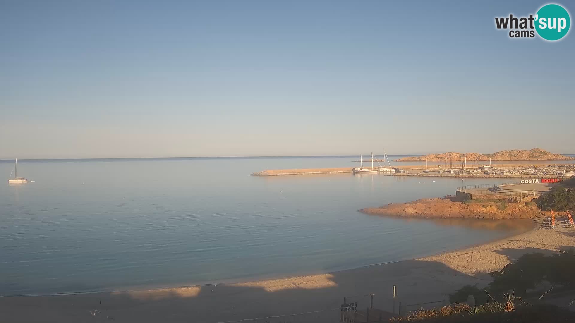Webcam della spiaggia di Isola Rossa – Vista in diretta della meravigliosa costa della Sardegna