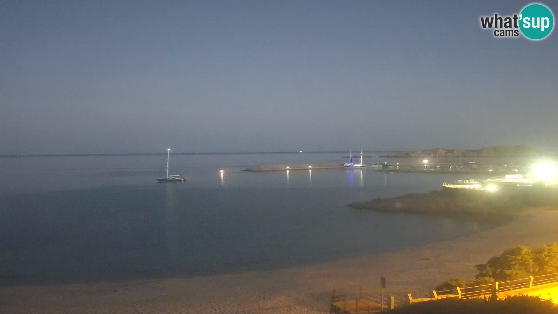 Spletna kamera plaže Isola Rossa – V živo si oglejte čudovito obalo Sardinije