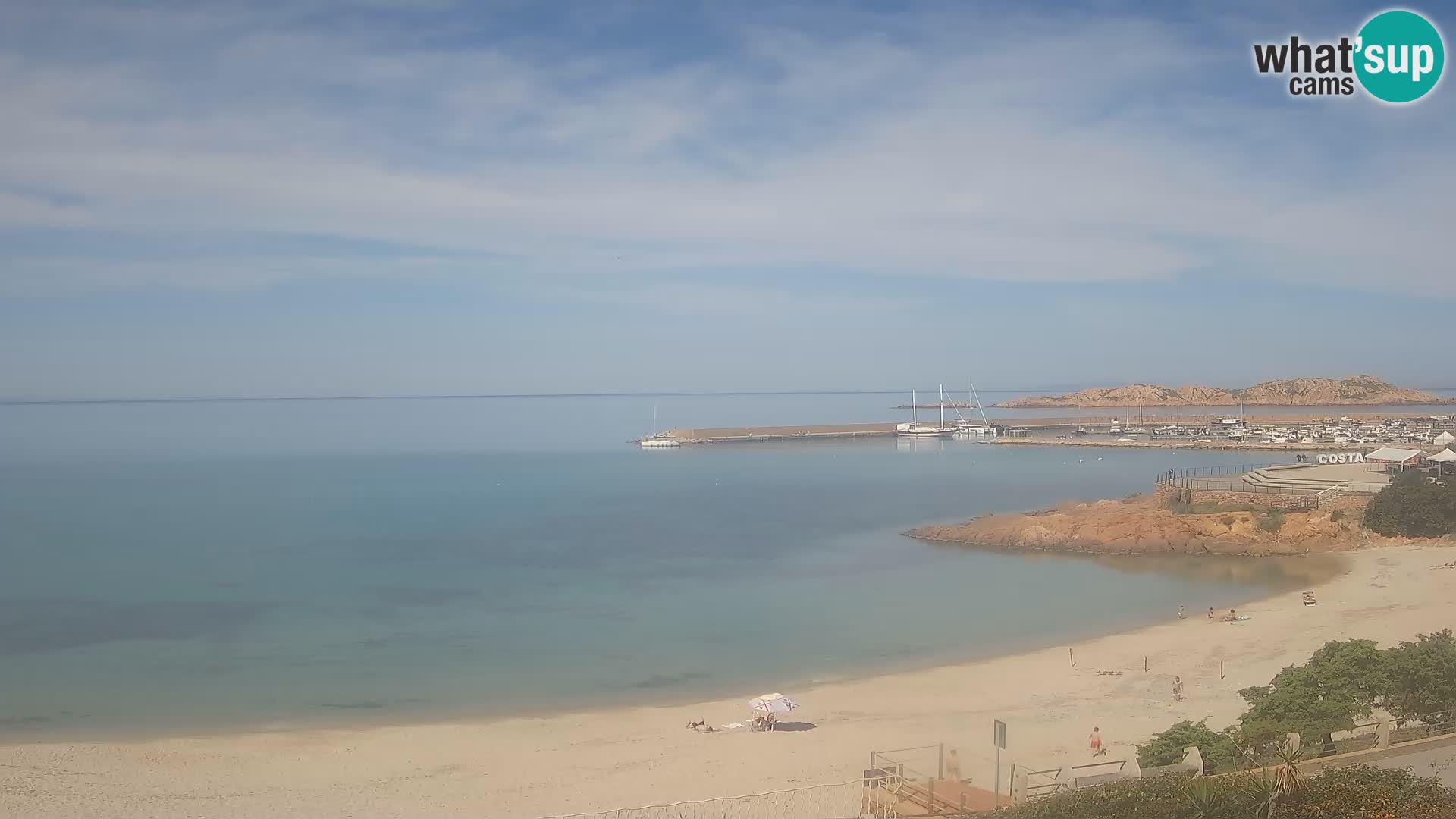Webcam della spiaggia di Isola Rossa – Vista in diretta della meravigliosa costa della Sardegna