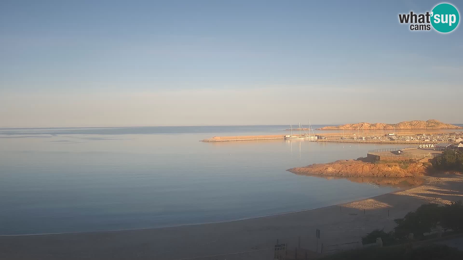 Web kamera plaže Isola Rossa – Uživo pogled na predivnu obalu Sardinije