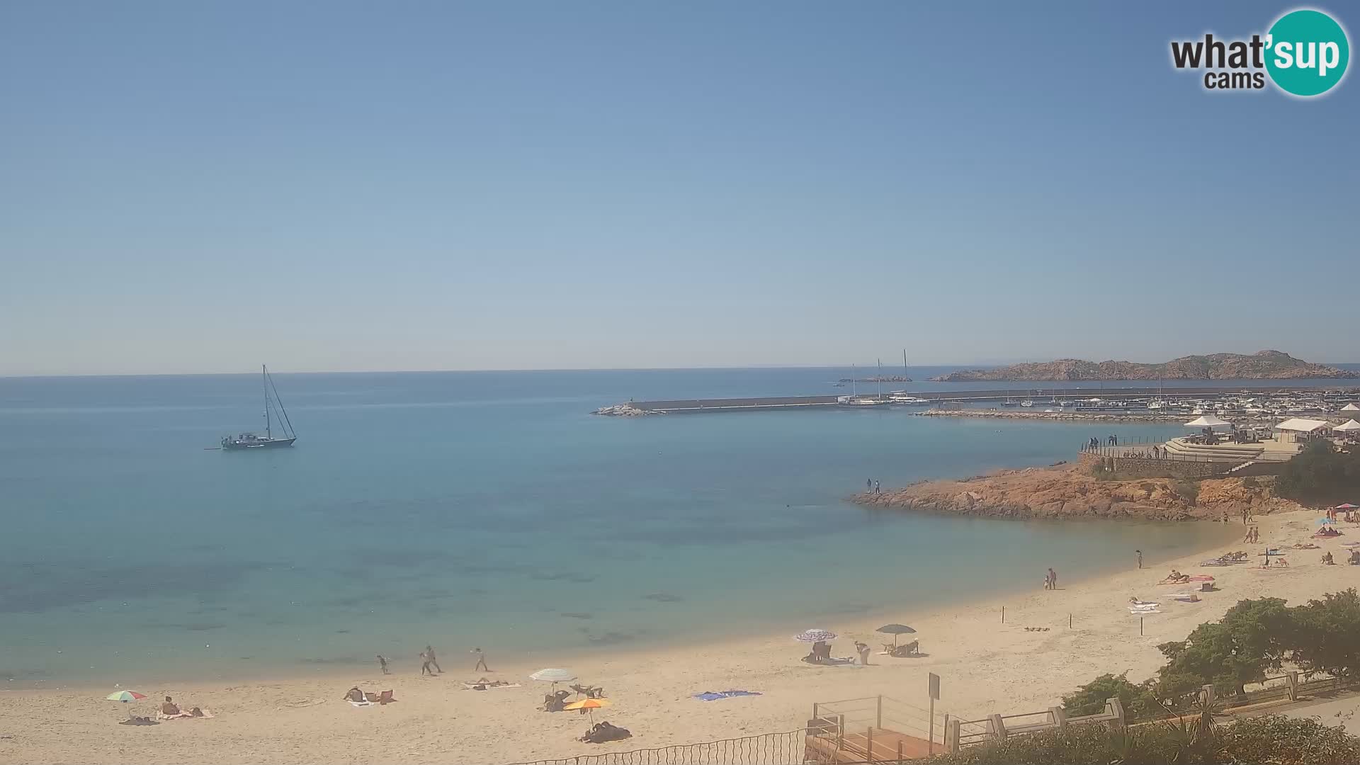 Spletna kamera plaže Isola Rossa – V živo si oglejte čudovito obalo Sardinije
