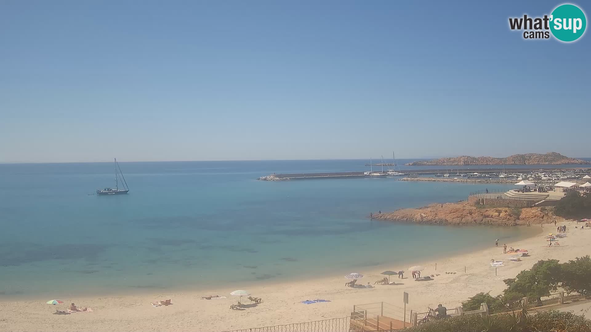 Spletna kamera plaže Isola Rossa – V živo si oglejte čudovito obalo Sardinije