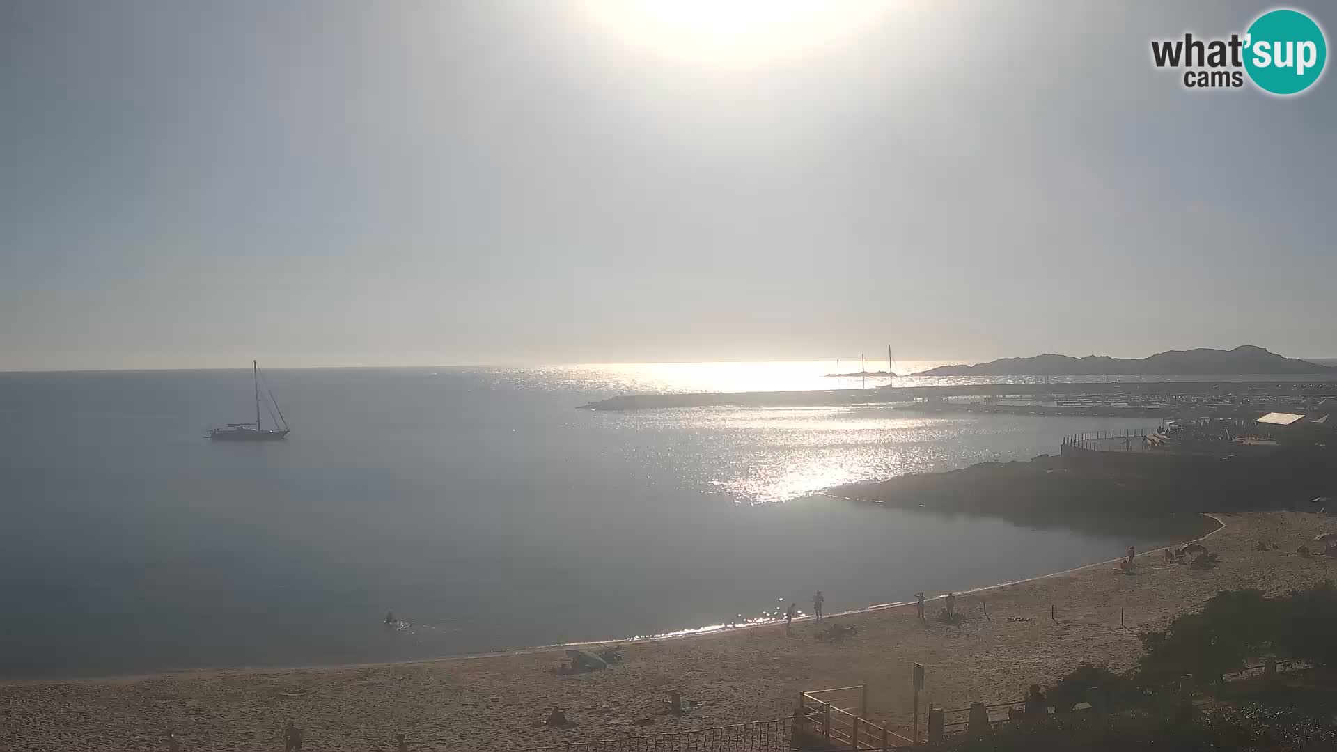 Webcam della spiaggia di Isola Rossa – Vista in diretta della meravigliosa costa della Sardegna