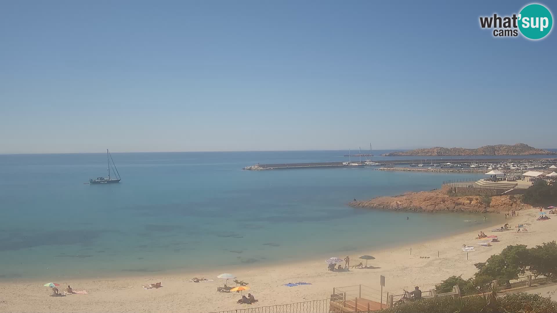 Spletna kamera plaže Isola Rossa – V živo si oglejte čudovito obalo Sardinije