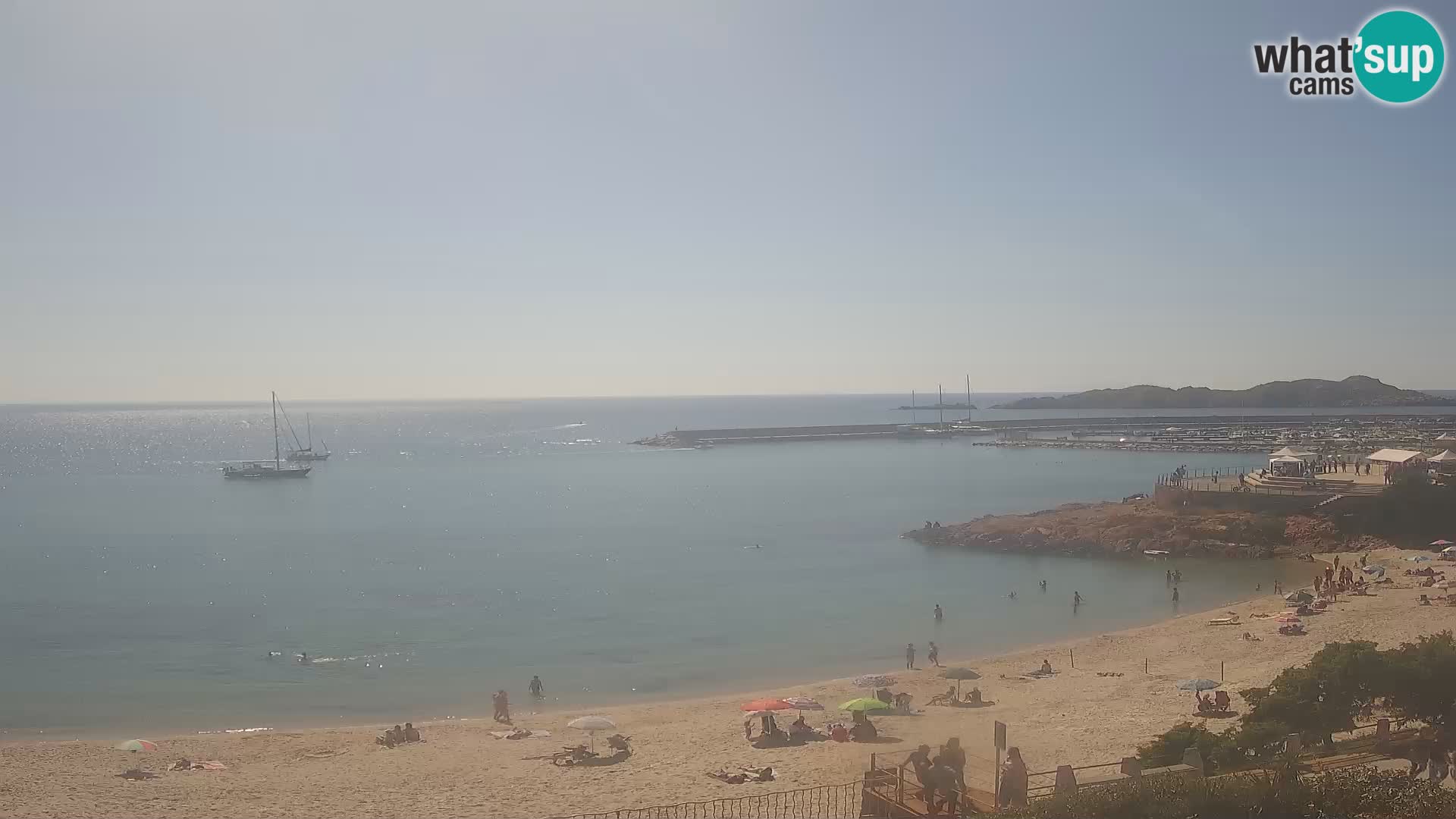 Web kamera plaže Isola Rossa – Uživo pogled na predivnu obalu Sardinije