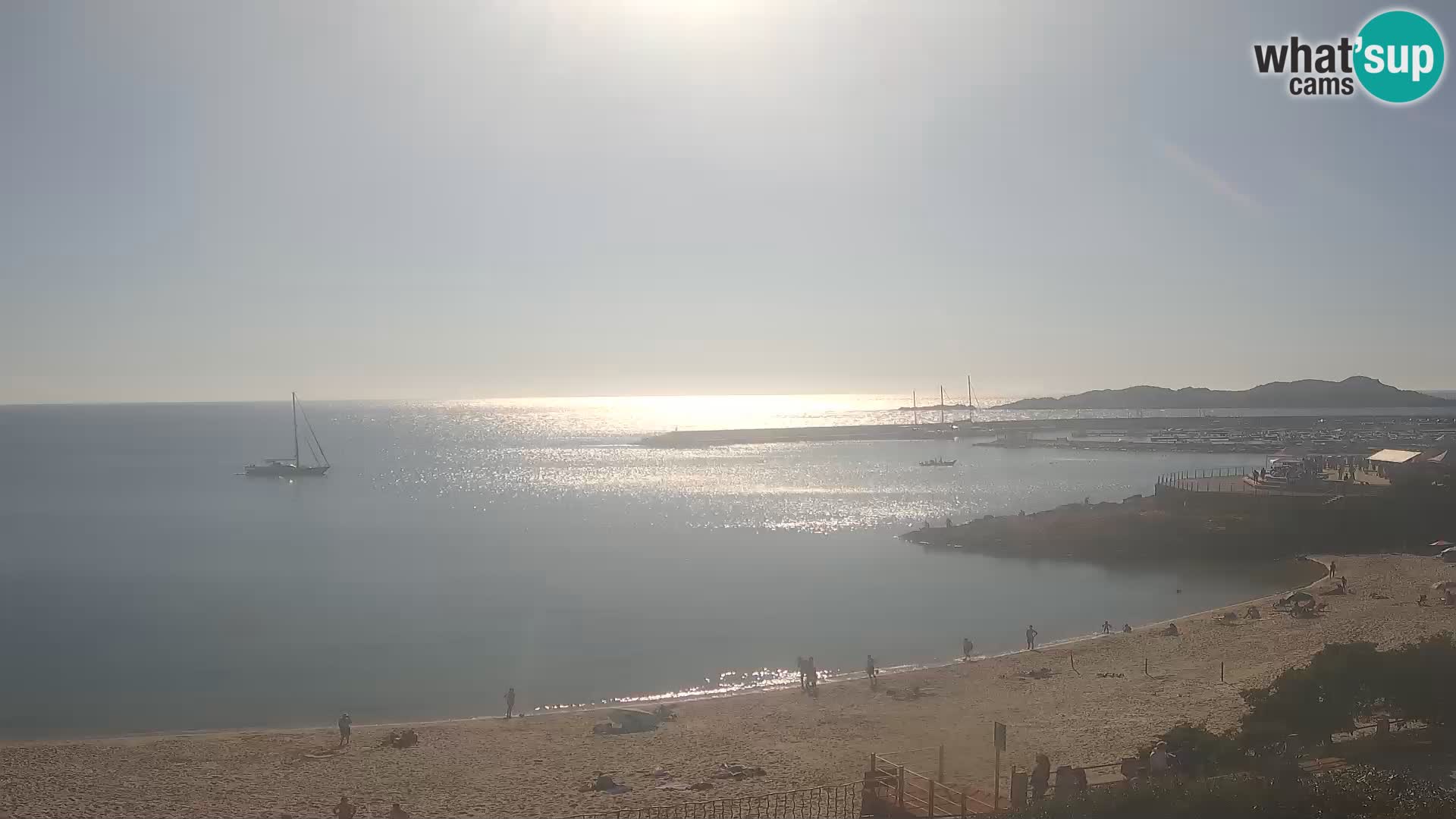 Webcam della spiaggia di Isola Rossa – Vista in diretta della meravigliosa costa della Sardegna