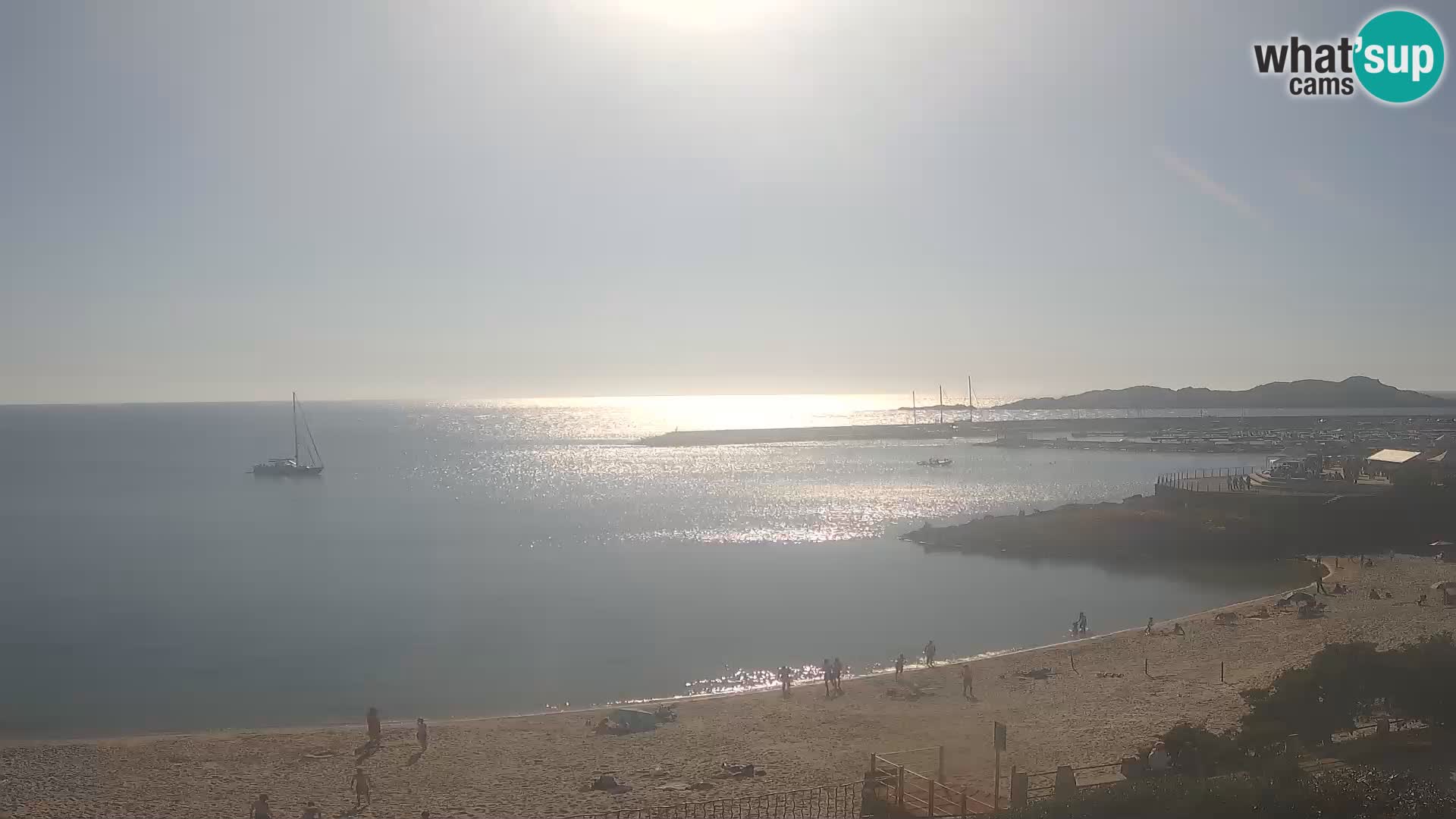 Spletna kamera plaže Isola Rossa – V živo si oglejte čudovito obalo Sardinije