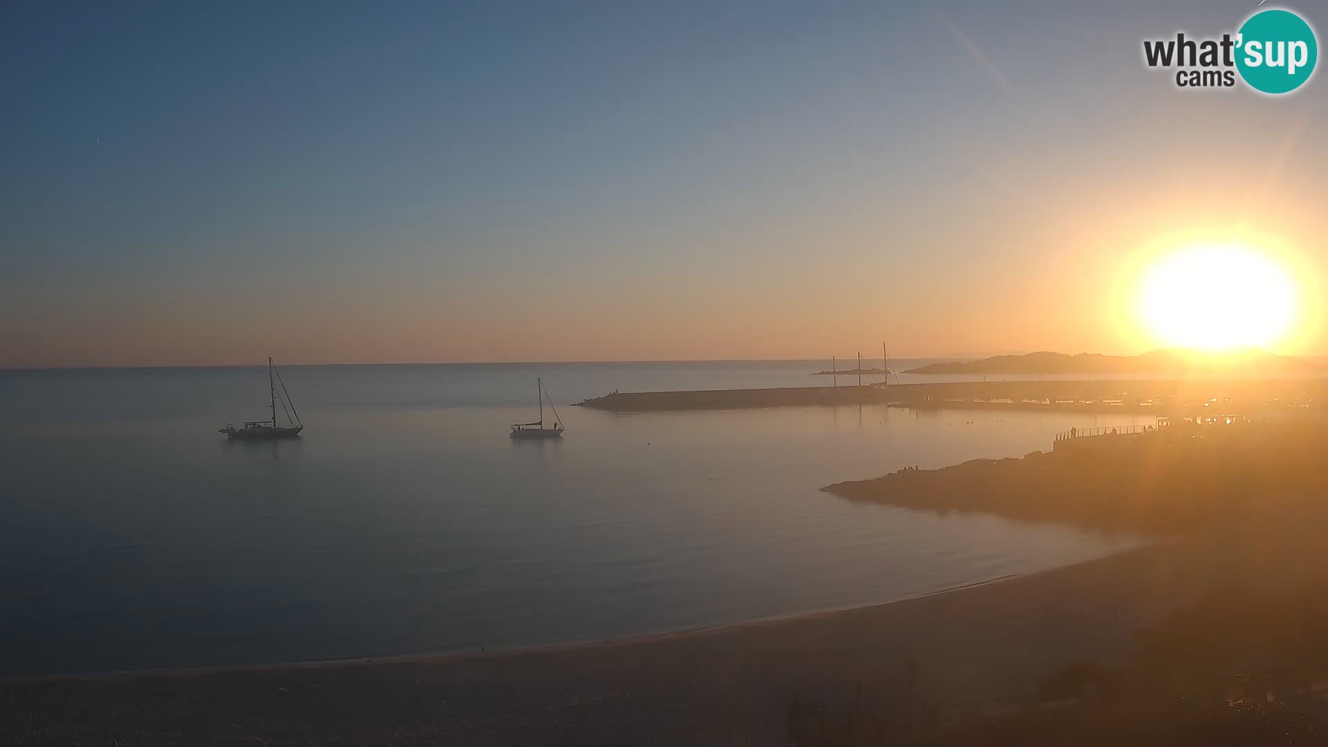 Webcam della spiaggia di Isola Rossa – Vista in diretta della meravigliosa costa della Sardegna