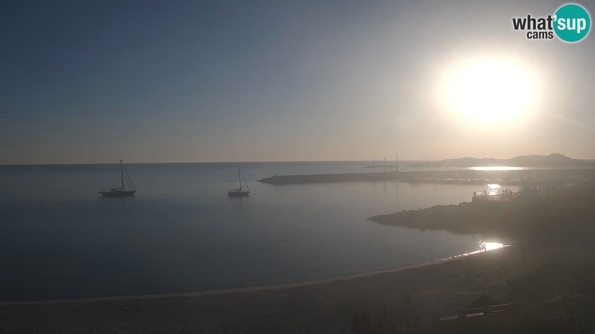 Web kamera plaže Isola Rossa – Uživo pogled na predivnu obalu Sardinije