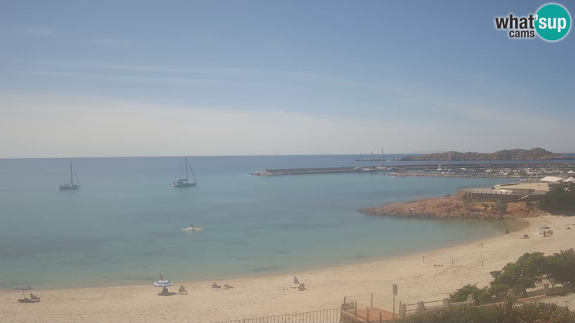 Spletna kamera plaže Isola Rossa – V živo si oglejte čudovito obalo Sardinije