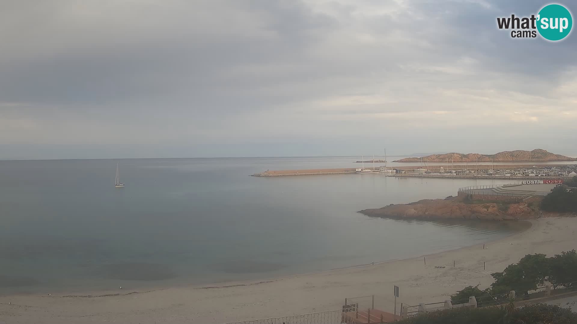 Webcam della spiaggia di Isola Rossa – Vista in diretta della meravigliosa costa della Sardegna
