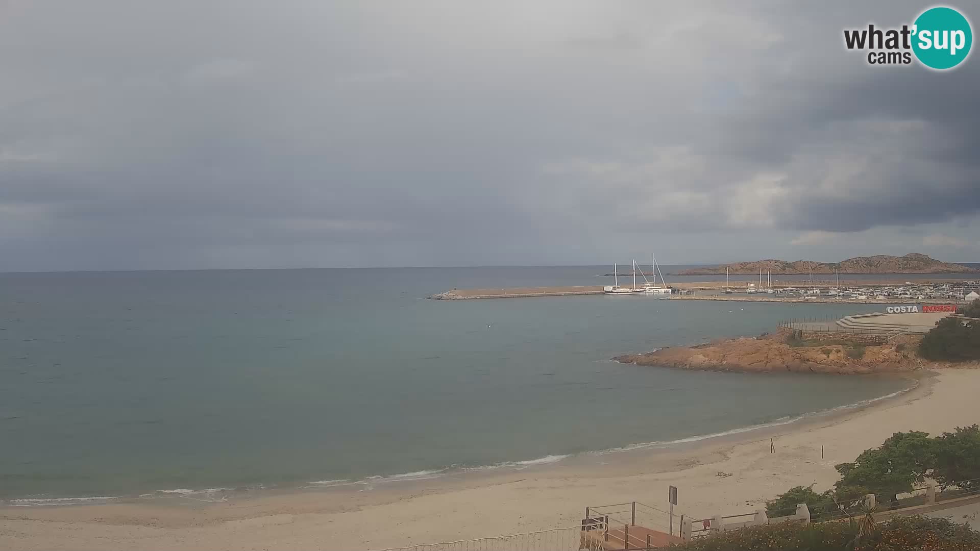 Webcam della spiaggia di Isola Rossa – Vista in diretta della meravigliosa costa della Sardegna