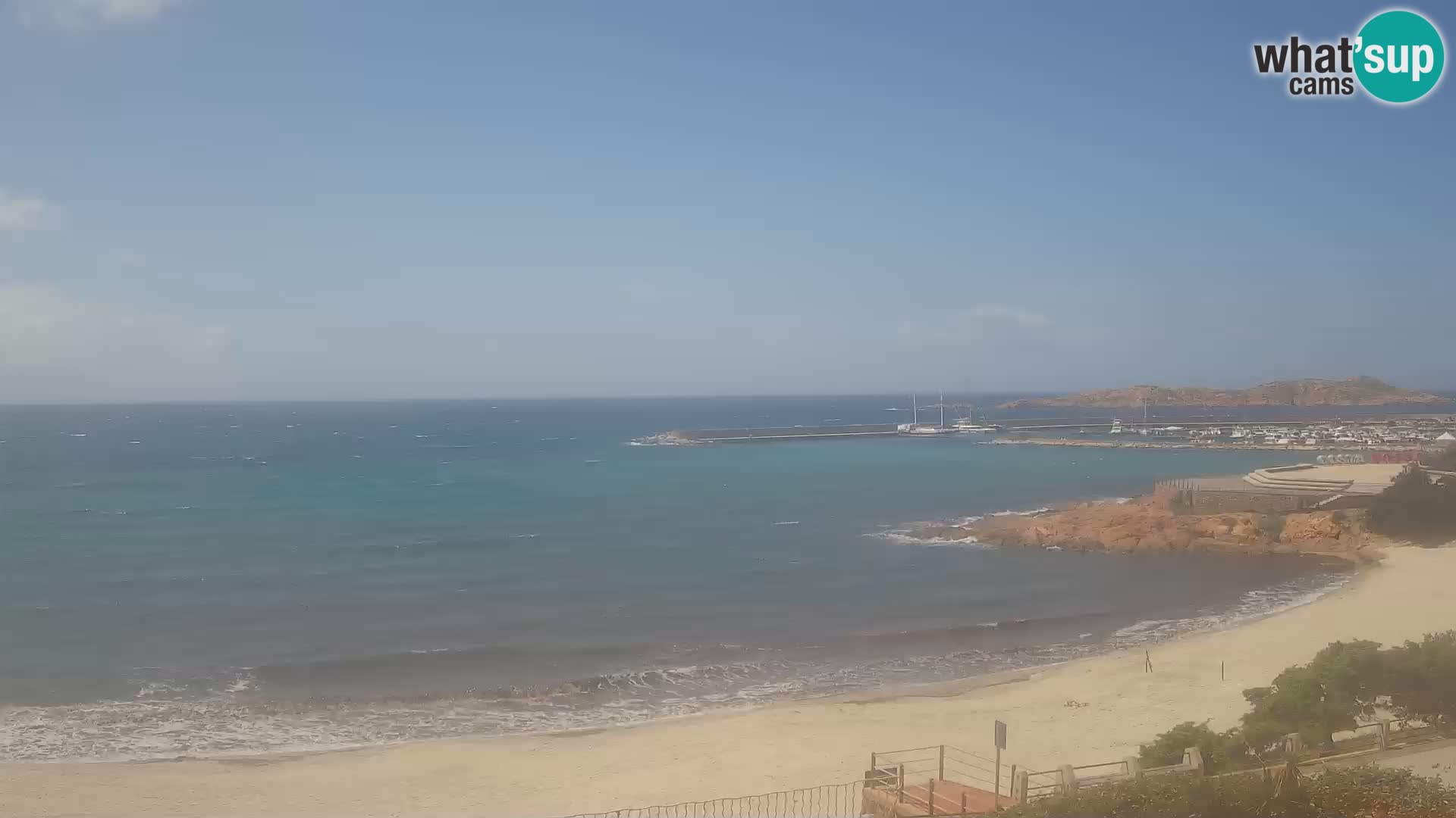 Web kamera plaže Isola Rossa – Uživo pogled na predivnu obalu Sardinije