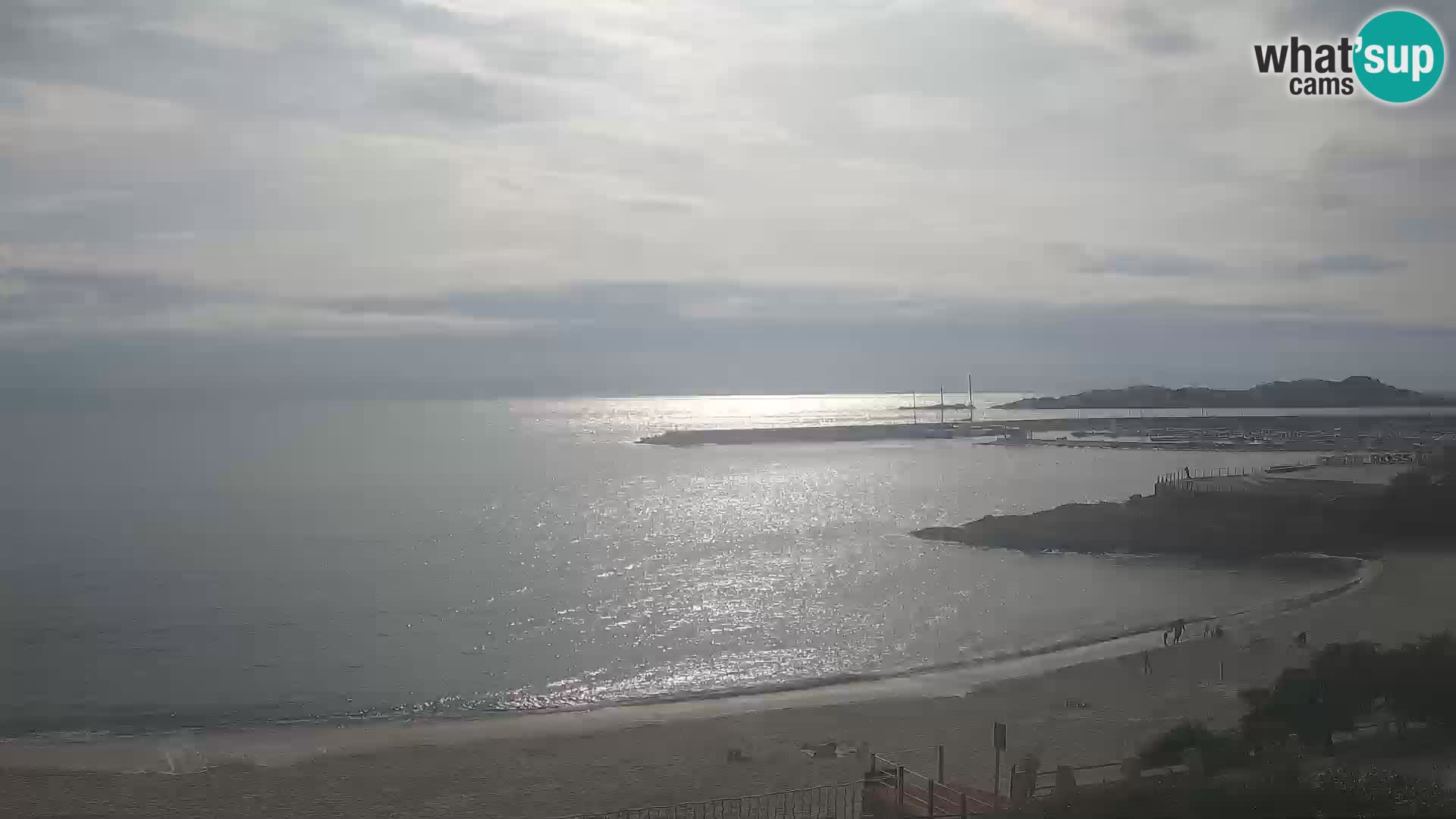 Webcam della spiaggia di Isola Rossa – Vista in diretta della meravigliosa costa della Sardegna