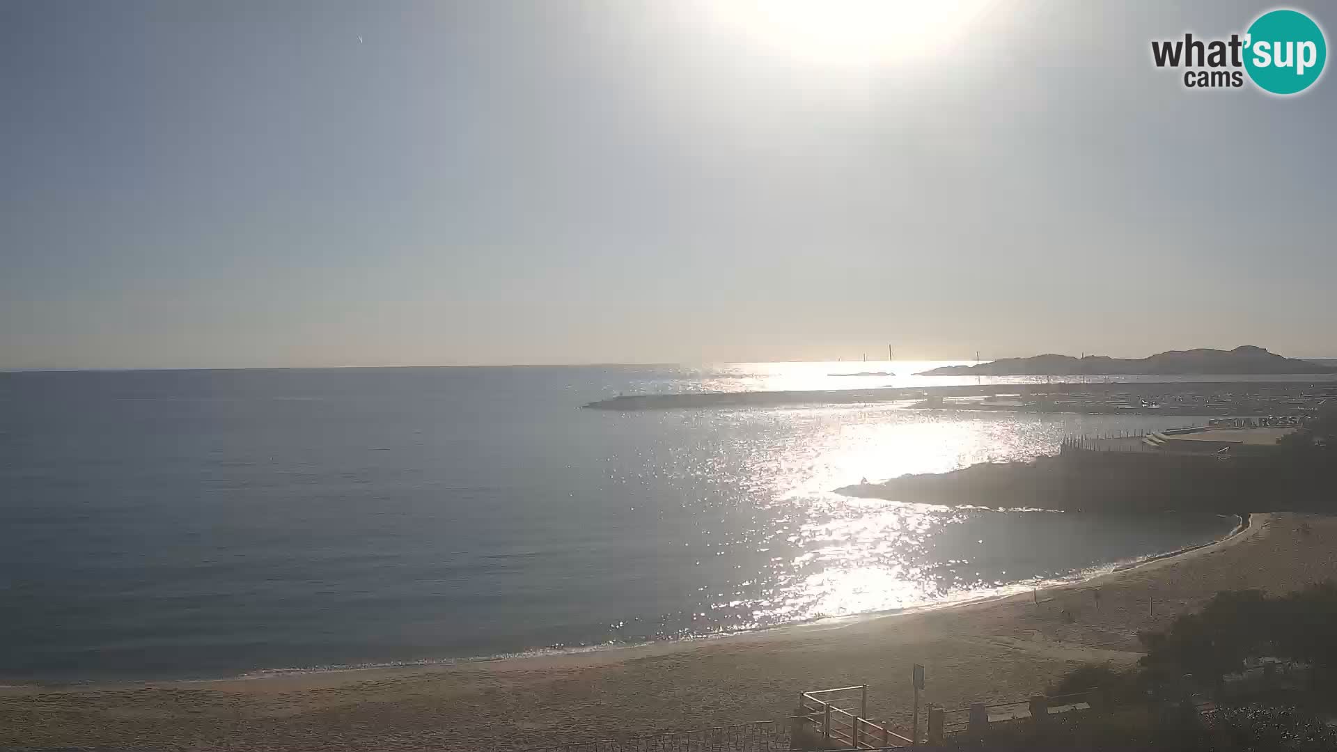 Webcam della spiaggia di Isola Rossa – Vista in diretta della meravigliosa costa della Sardegna