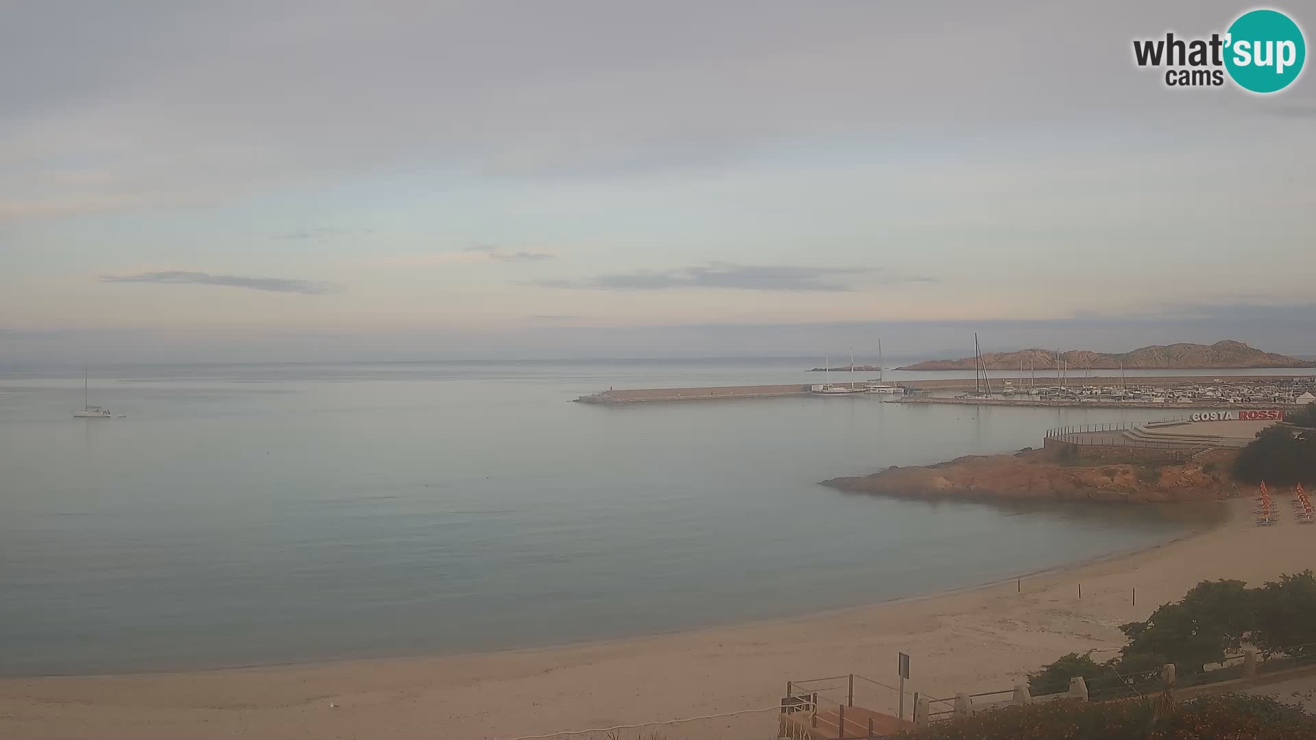 Webcam della spiaggia di Isola Rossa – Vista in diretta della meravigliosa costa della Sardegna