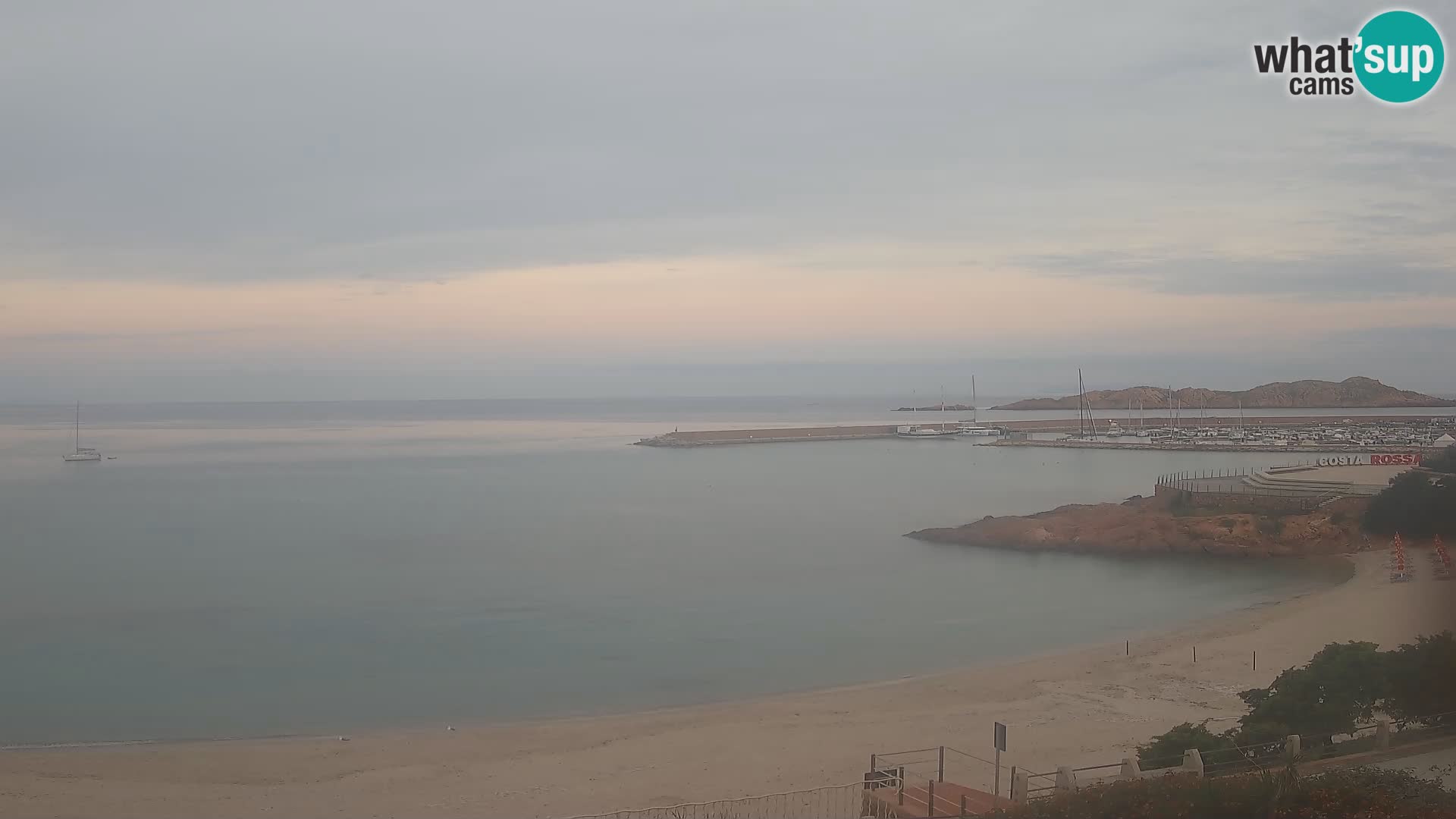 Webcam della spiaggia di Isola Rossa – Vista in diretta della meravigliosa costa della Sardegna