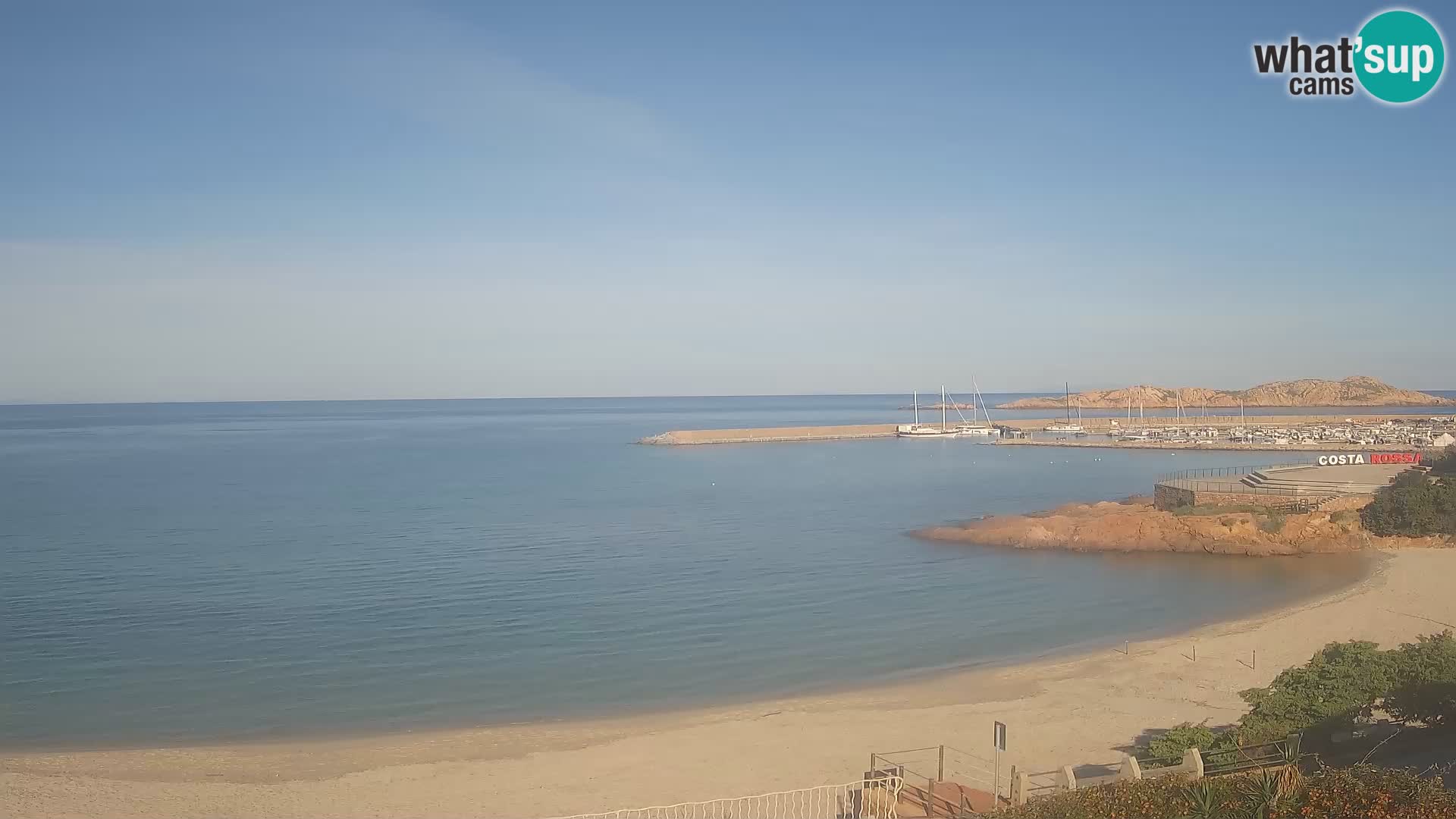 Webcam della spiaggia di Isola Rossa – Vista in diretta della meravigliosa costa della Sardegna