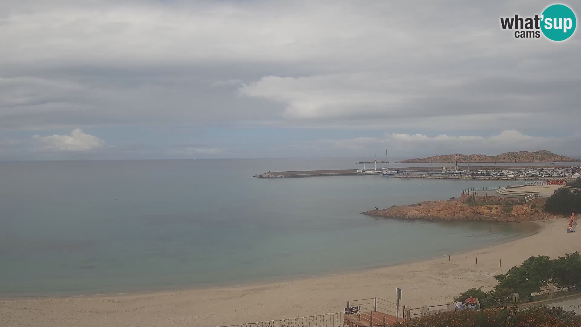 Webcam della spiaggia di Isola Rossa – Vista in diretta della meravigliosa costa della Sardegna
