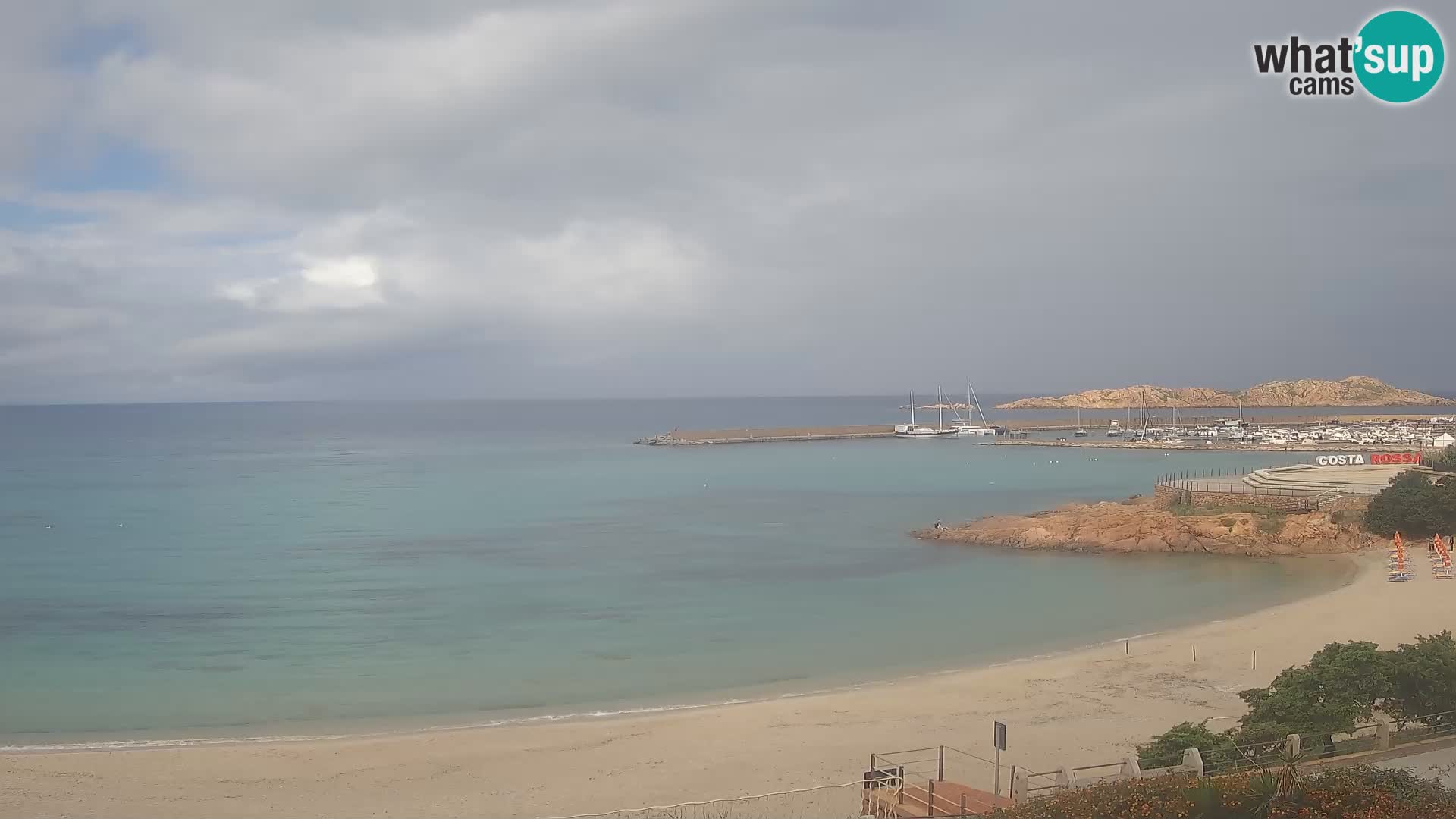Webcam della spiaggia di Isola Rossa – Vista in diretta della meravigliosa costa della Sardegna