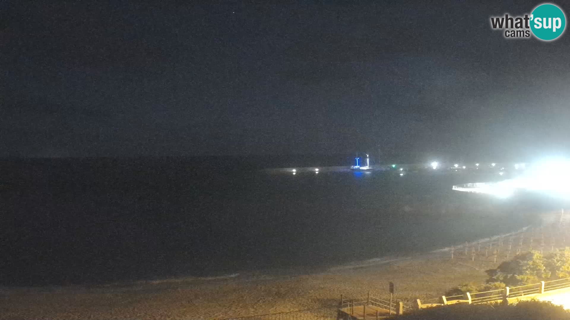 Webcam della spiaggia di Isola Rossa – Vista in diretta della meravigliosa costa della Sardegna