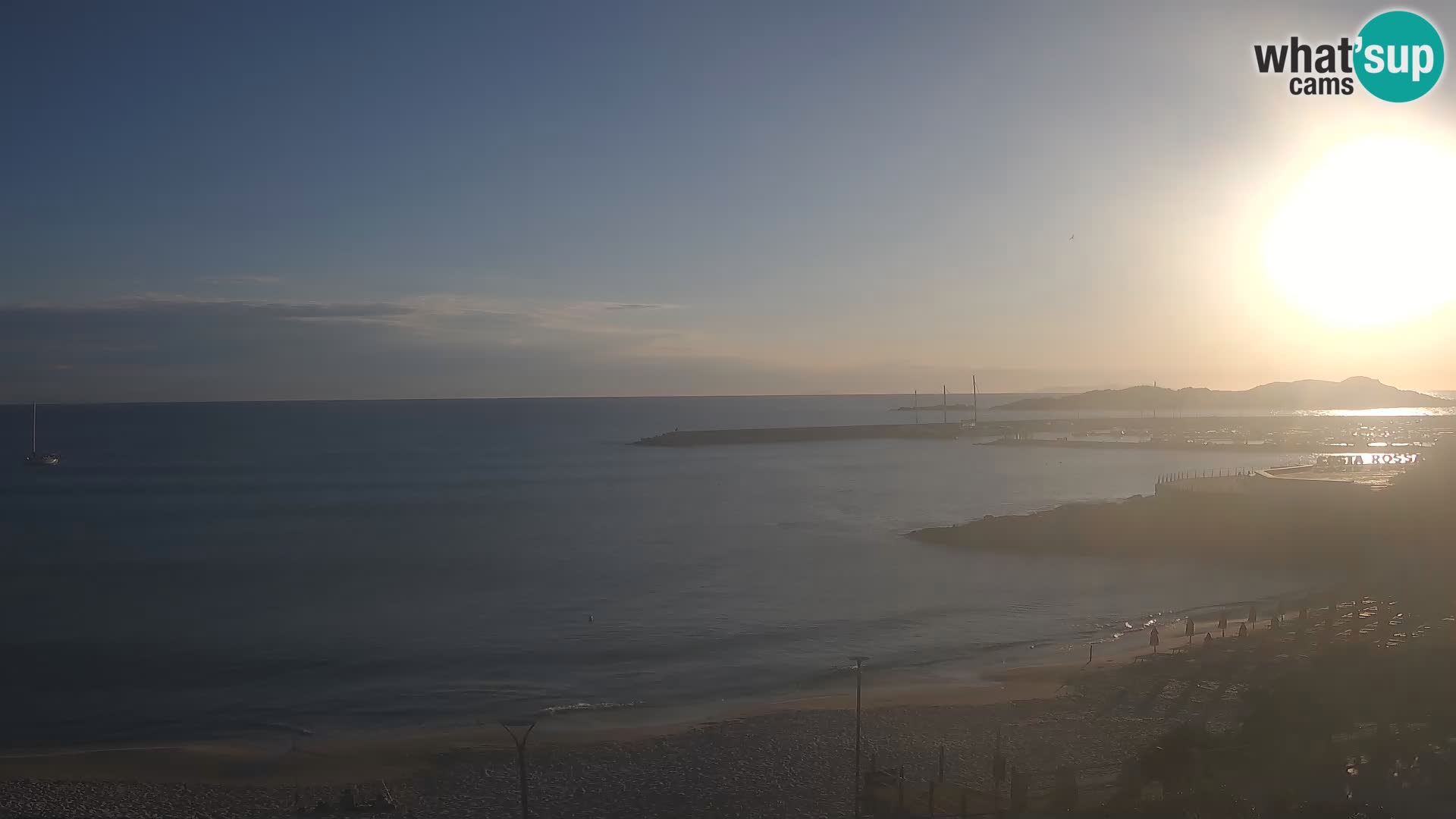 Webcam della spiaggia di Isola Rossa – Vista in diretta della meravigliosa costa della Sardegna