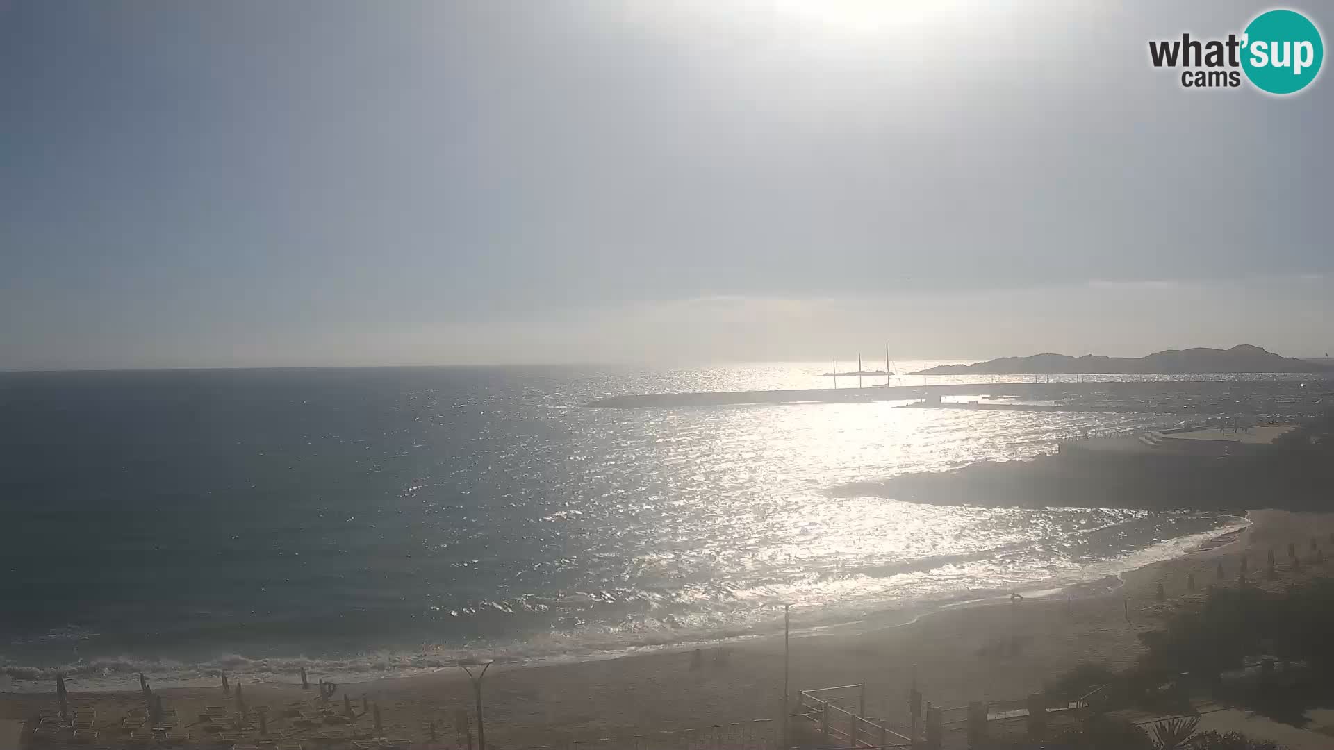 Webcam della spiaggia di Isola Rossa – Vista in diretta della meravigliosa costa della Sardegna