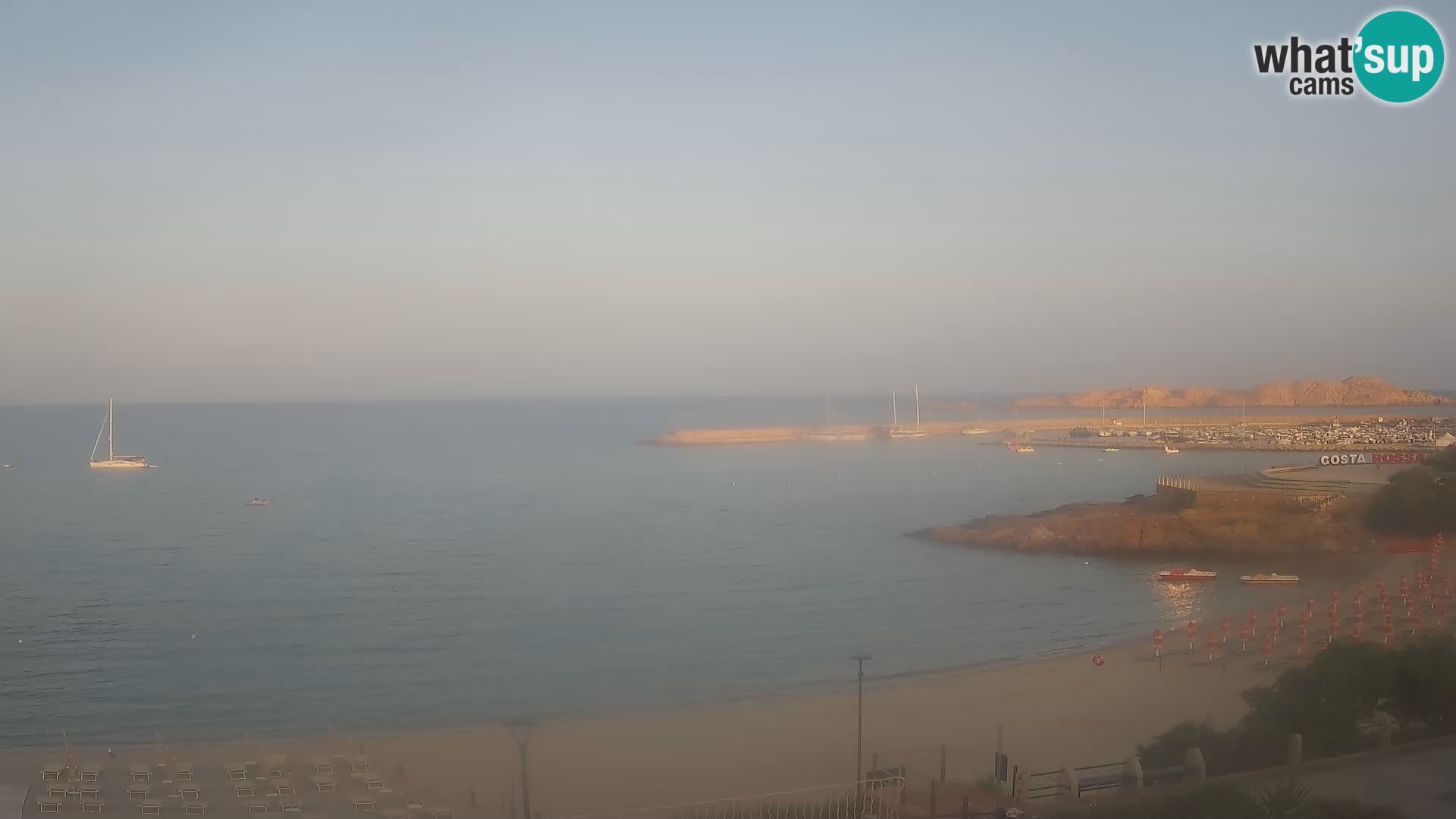 Webcam della spiaggia di Isola Rossa – Vista in diretta della meravigliosa costa della Sardegna