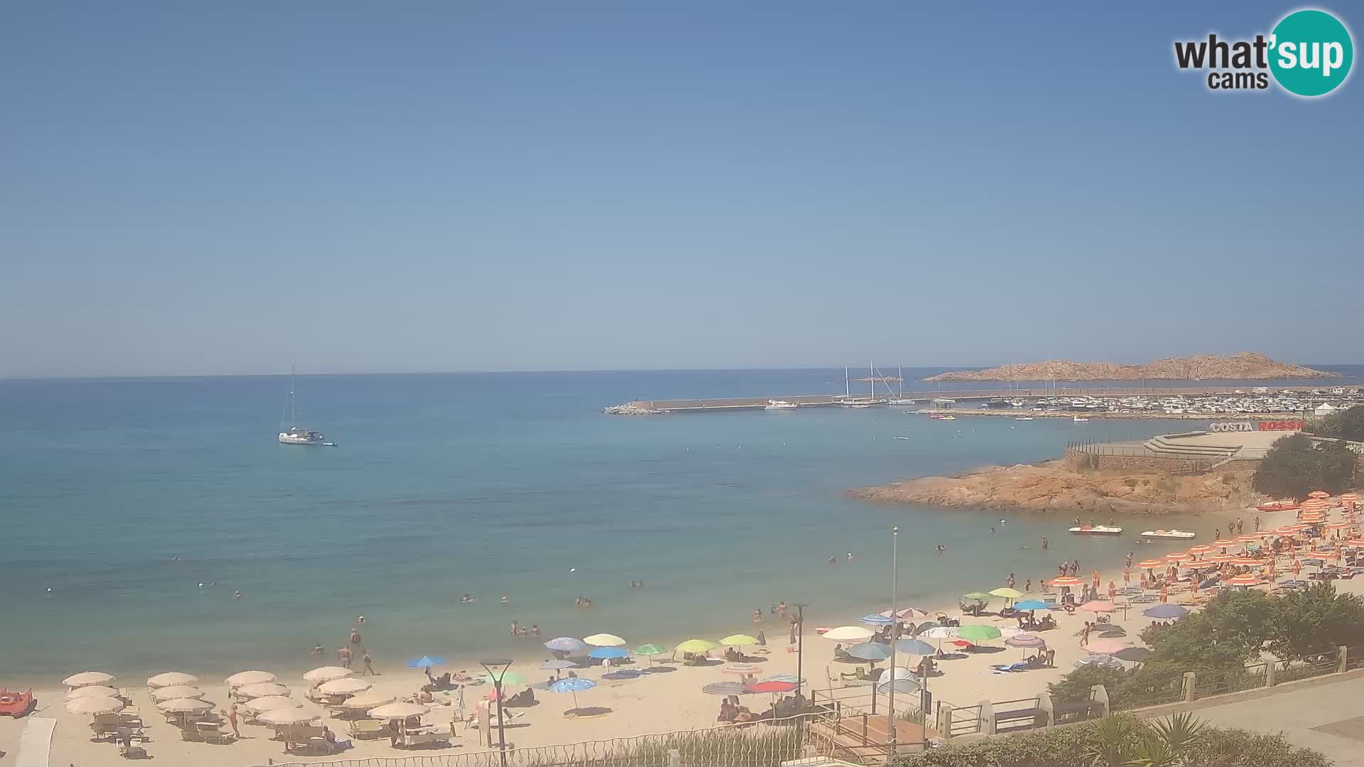 Webcam della spiaggia di Isola Rossa – Vista in diretta della meravigliosa costa della Sardegna