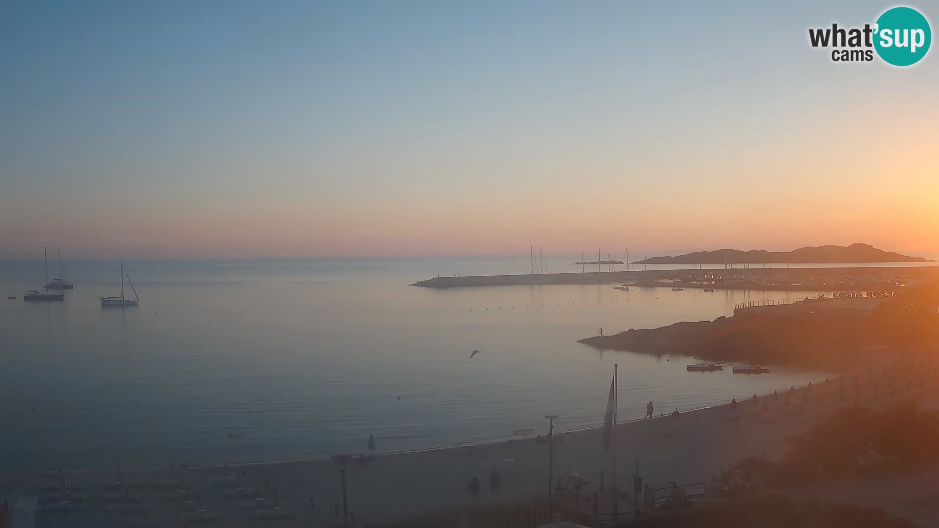 Webcam della spiaggia di Isola Rossa – Vista in diretta della meravigliosa costa della Sardegna