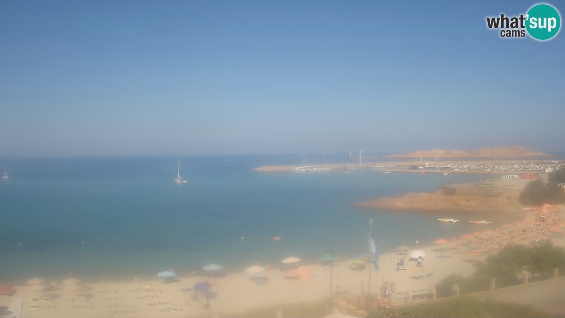 Webcam della spiaggia di Isola Rossa – Vista in diretta della meravigliosa costa della Sardegna