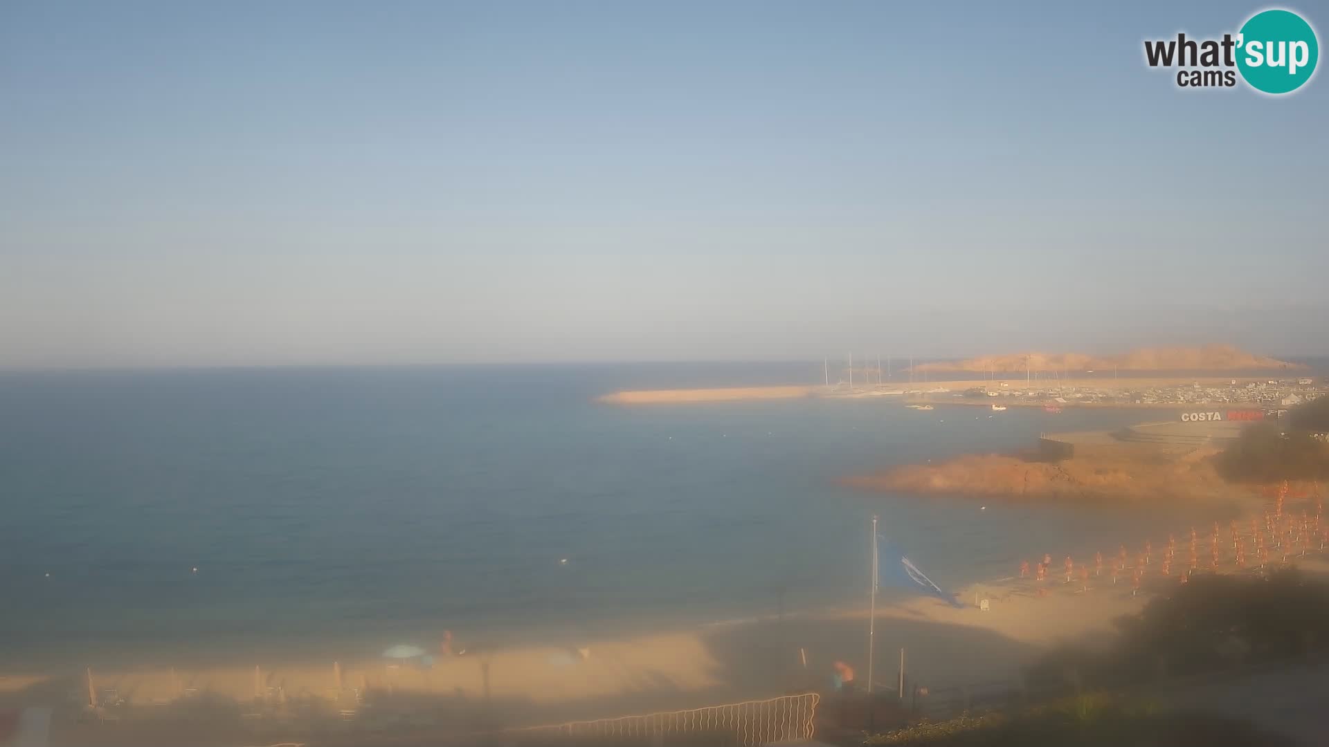 Webcam della spiaggia di Isola Rossa – Vista in diretta della meravigliosa costa della Sardegna