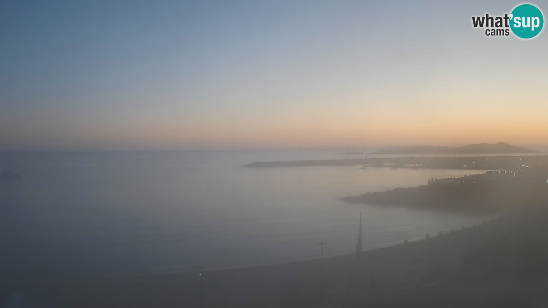 Webcam della spiaggia di Isola Rossa – Vista in diretta della meravigliosa costa della Sardegna