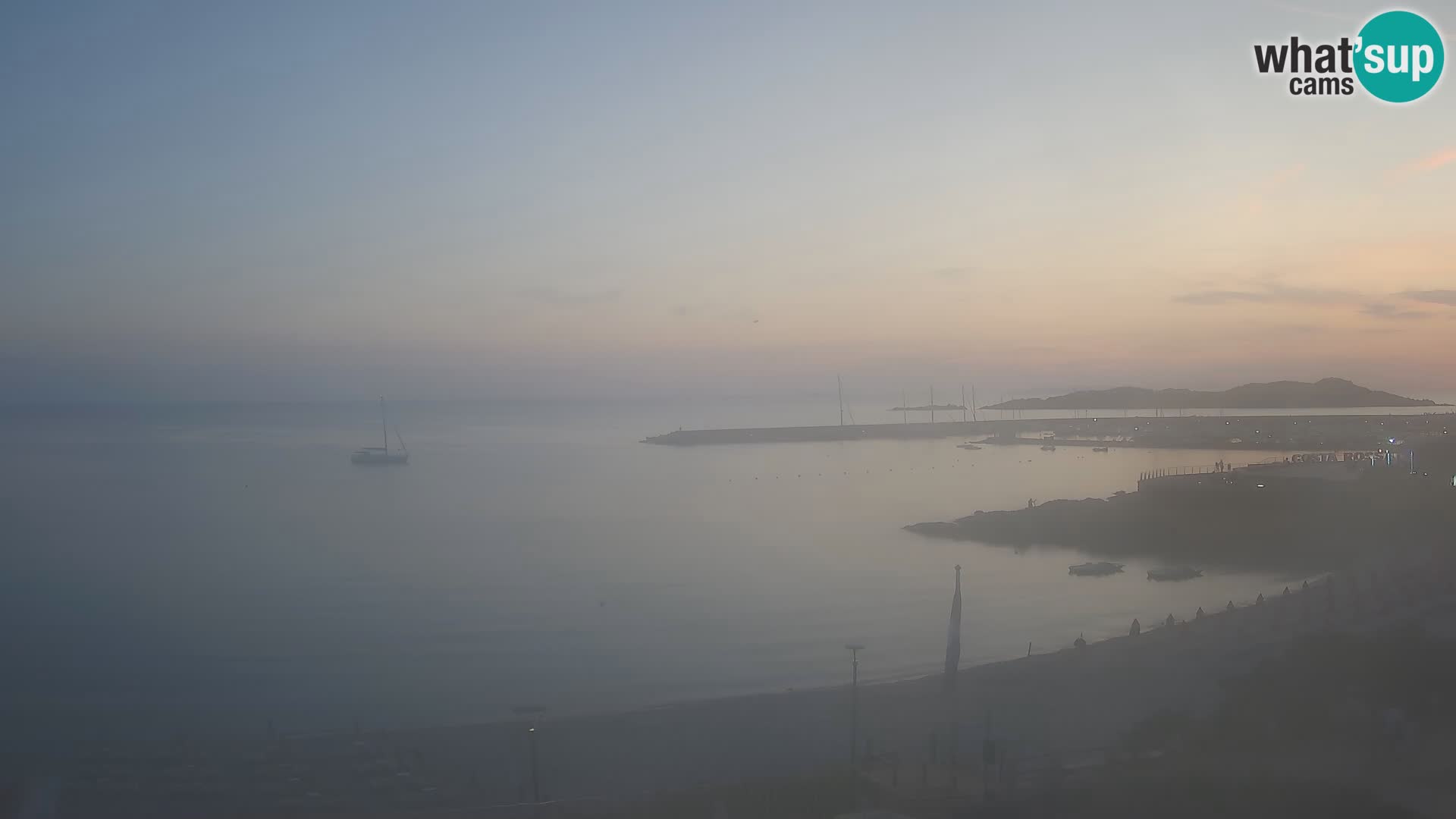 Web kamera plaže Isola Rossa – Uživo pogled na predivnu obalu Sardinije