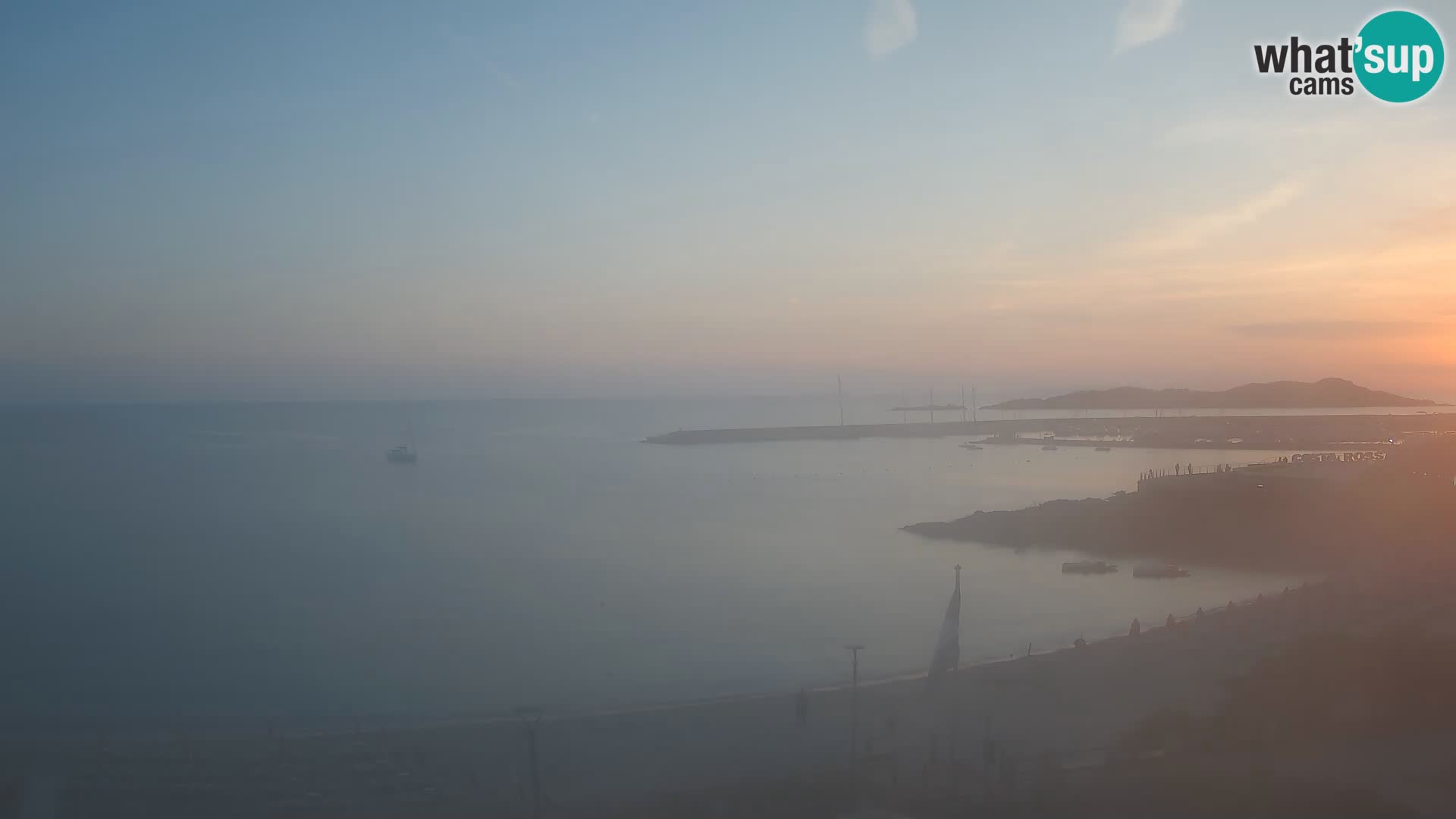 Webcam della spiaggia di Isola Rossa – Vista in diretta della meravigliosa costa della Sardegna