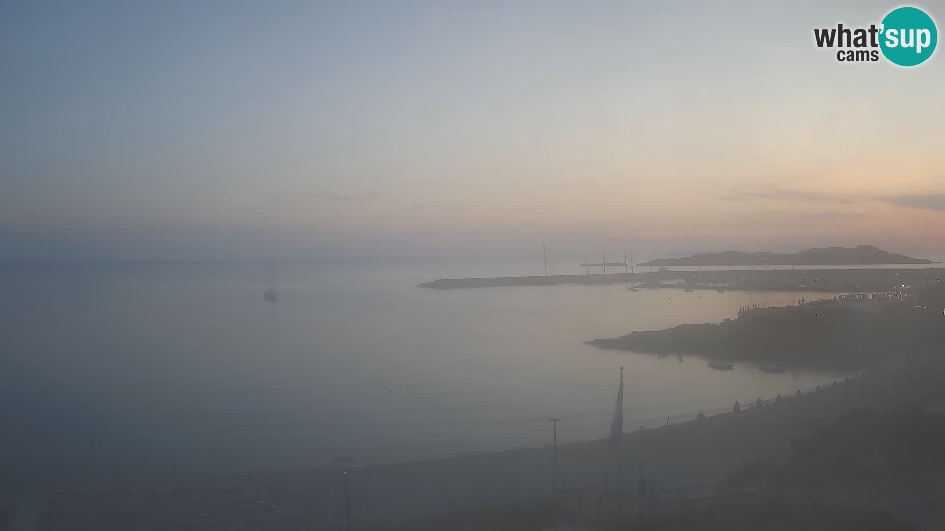 Spletna kamera plaže Isola Rossa – V živo si oglejte čudovito obalo Sardinije