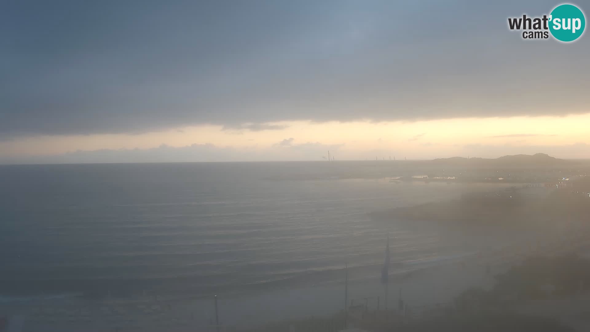 Webcam della spiaggia di Isola Rossa – Vista in diretta della meravigliosa costa della Sardegna