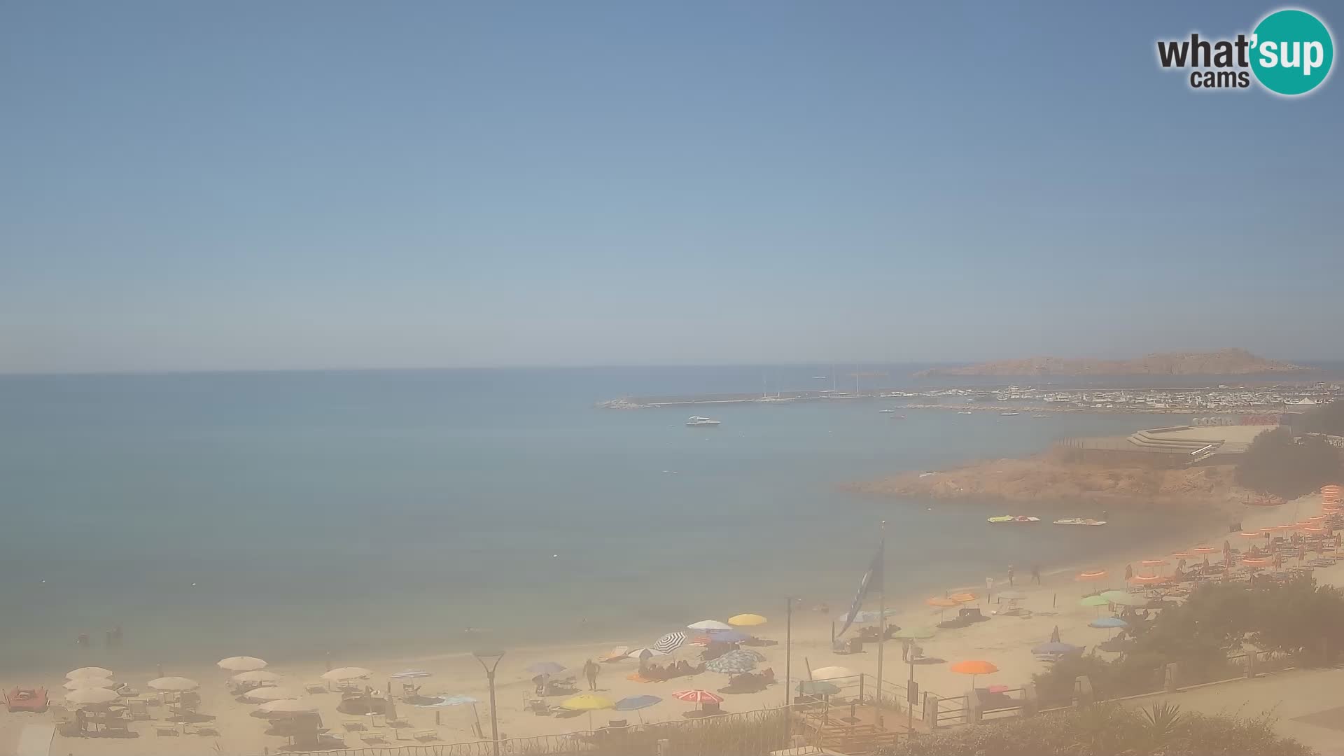 Webcam della spiaggia di Isola Rossa – Vista in diretta della meravigliosa costa della Sardegna