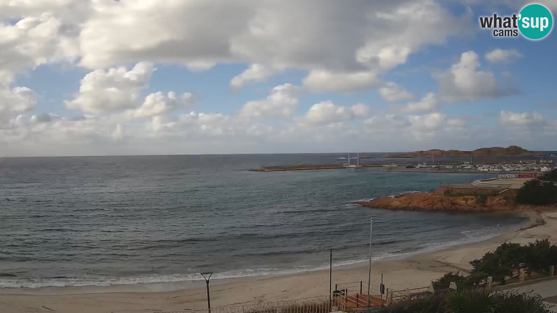 Web kamera plaže Isola Rossa – Uživo pogled na predivnu obalu Sardinije