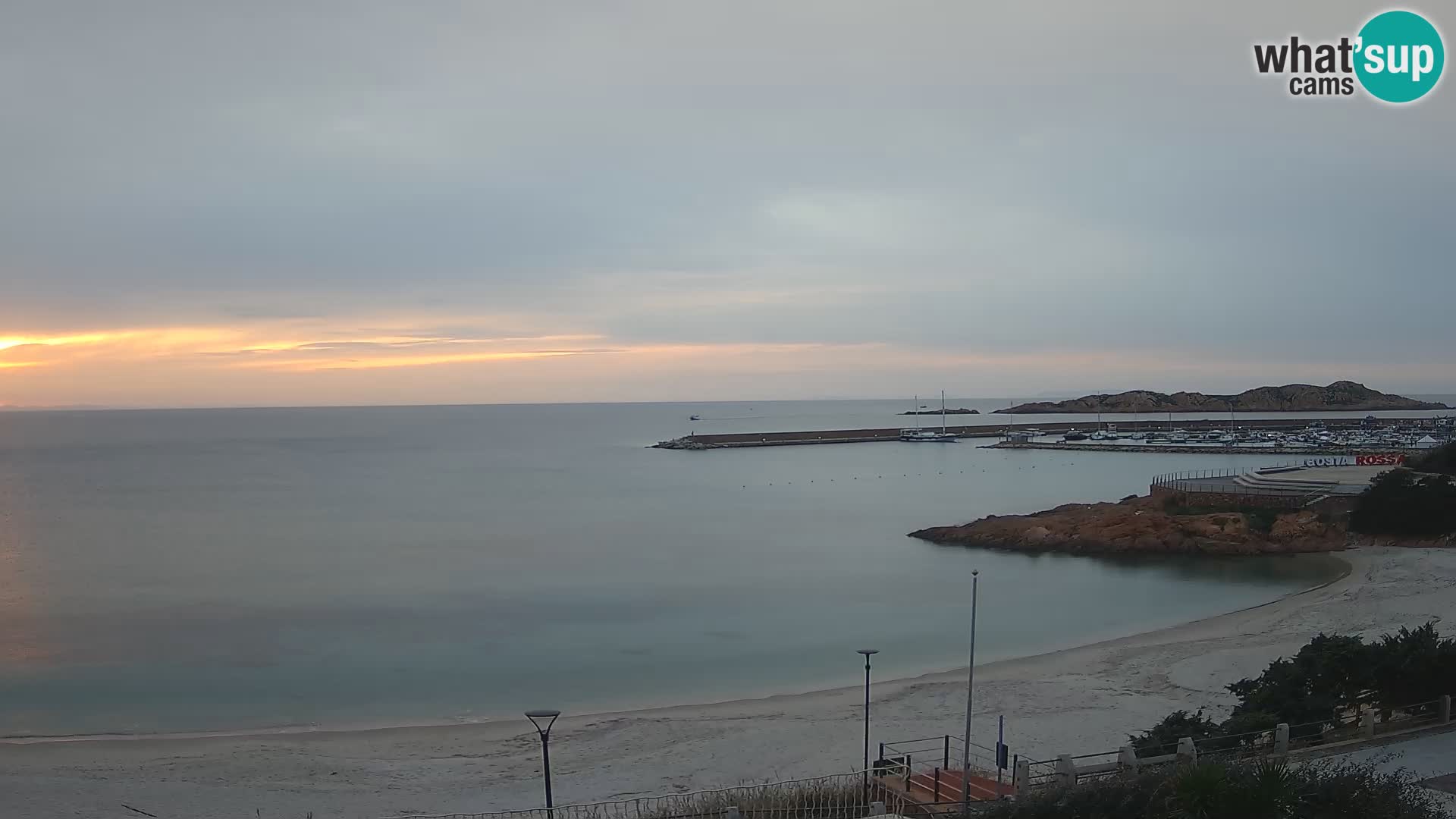 Webcam della spiaggia di Isola Rossa – Vista in diretta della meravigliosa costa della Sardegna