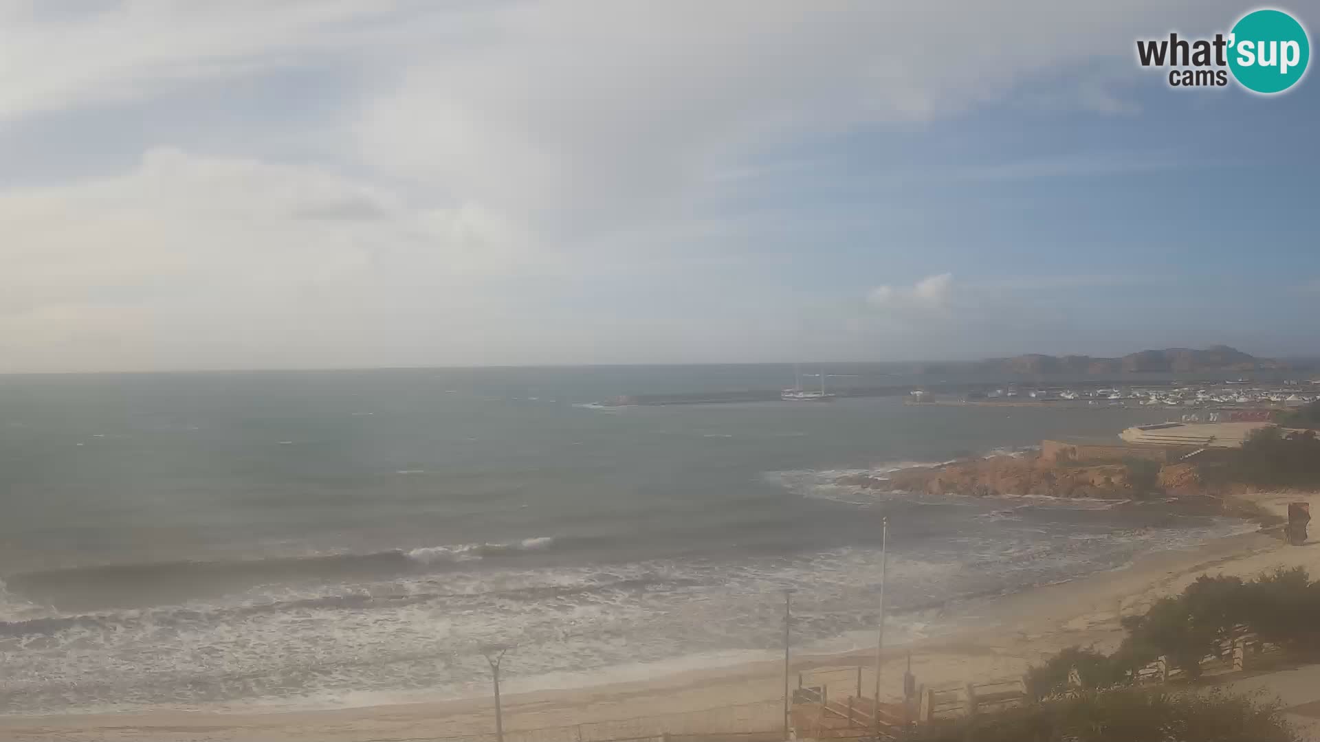 Webcam della spiaggia di Isola Rossa – Vista in diretta della meravigliosa costa della Sardegna