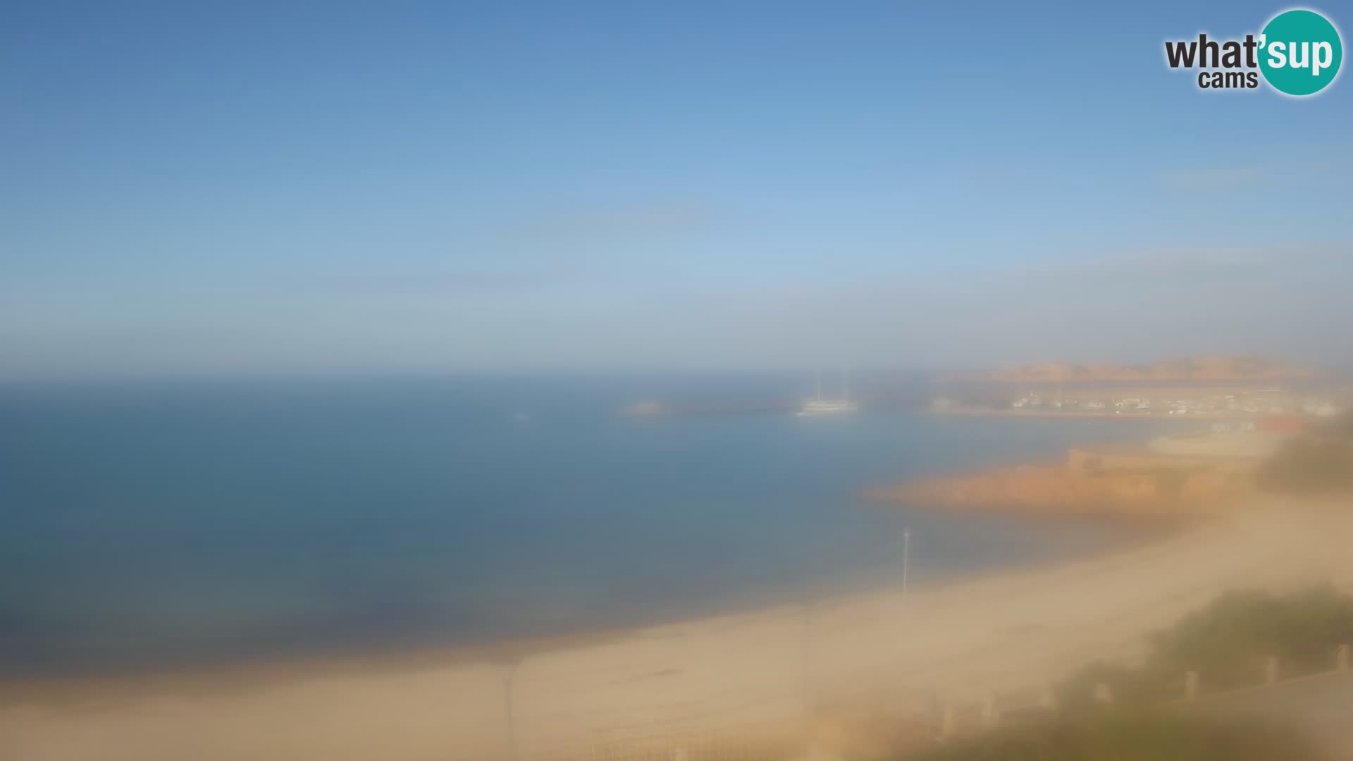 Web kamera plaže Isola Rossa – Uživo pogled na predivnu obalu Sardinije