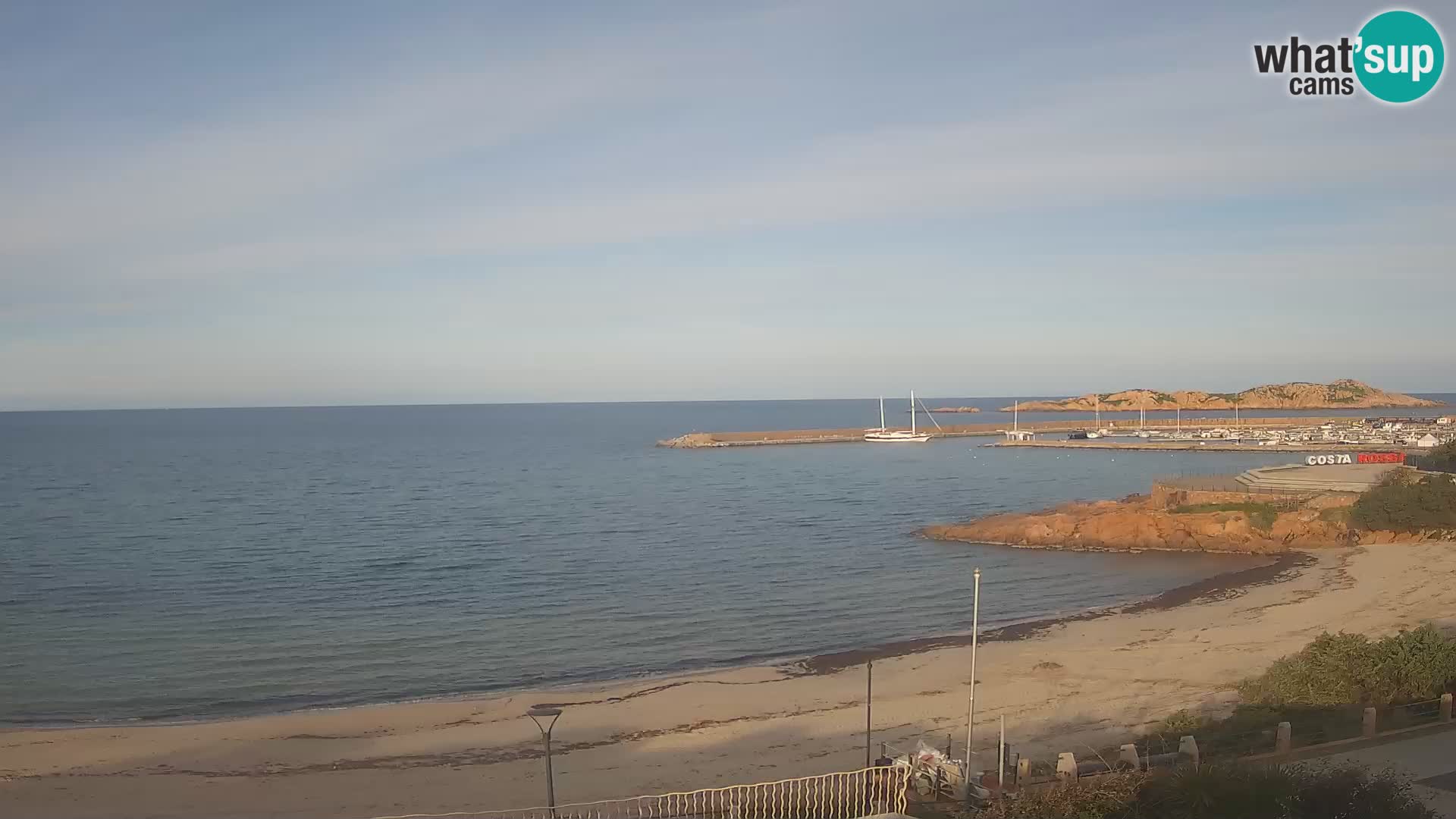Web kamera plaže Isola Rossa – Uživo pogled na predivnu obalu Sardinije