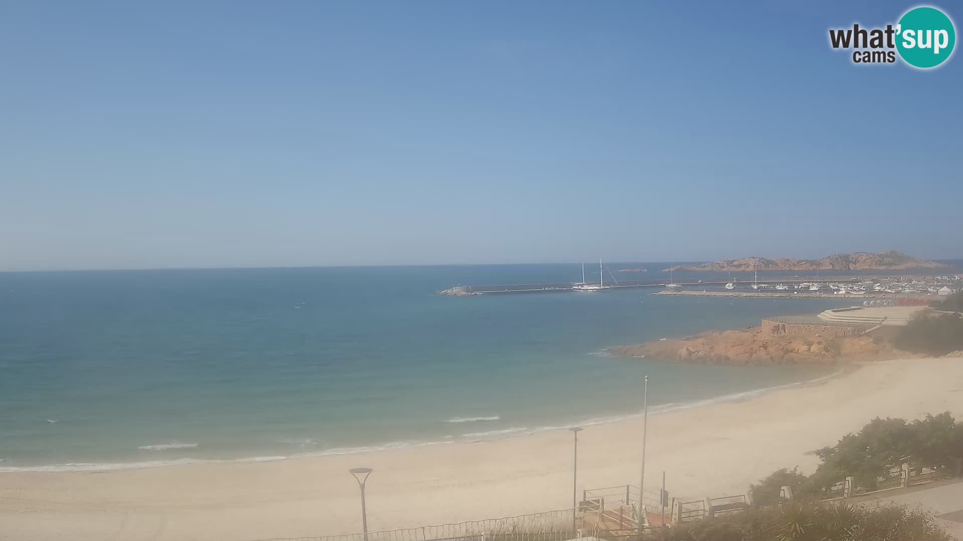 Spletna kamera plaže Isola Rossa – V živo si oglejte čudovito obalo Sardinije