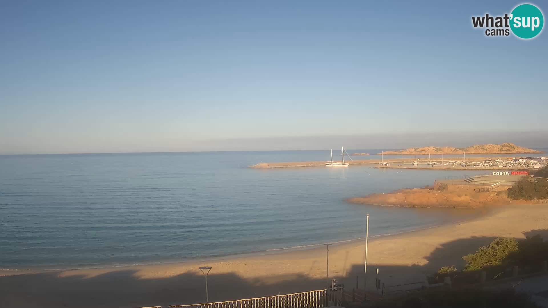 Webcam della spiaggia di Isola Rossa – Vista in diretta della meravigliosa costa della Sardegna