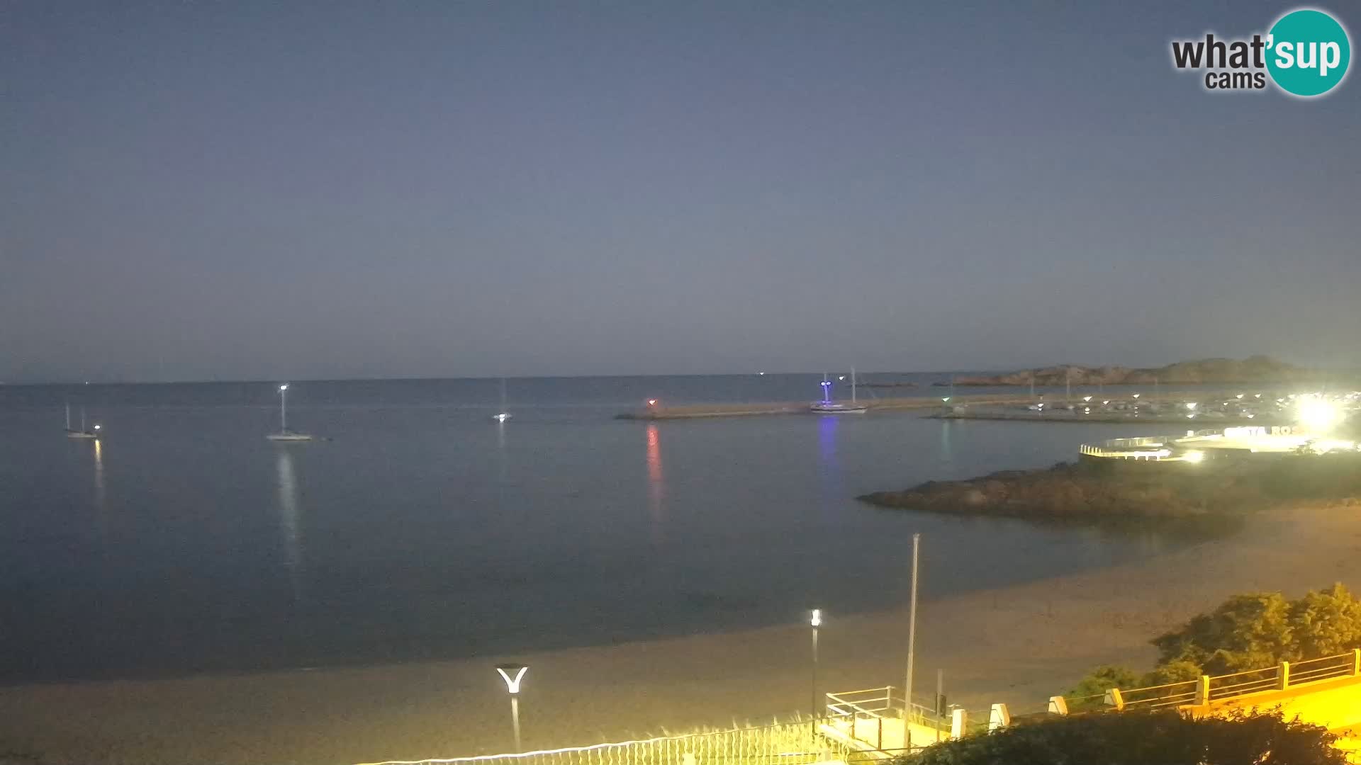 Spletna kamera plaže Isola Rossa – V živo si oglejte čudovito obalo Sardinije