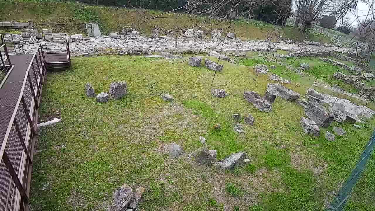 Akvileja – Decumano di Aratria Galla